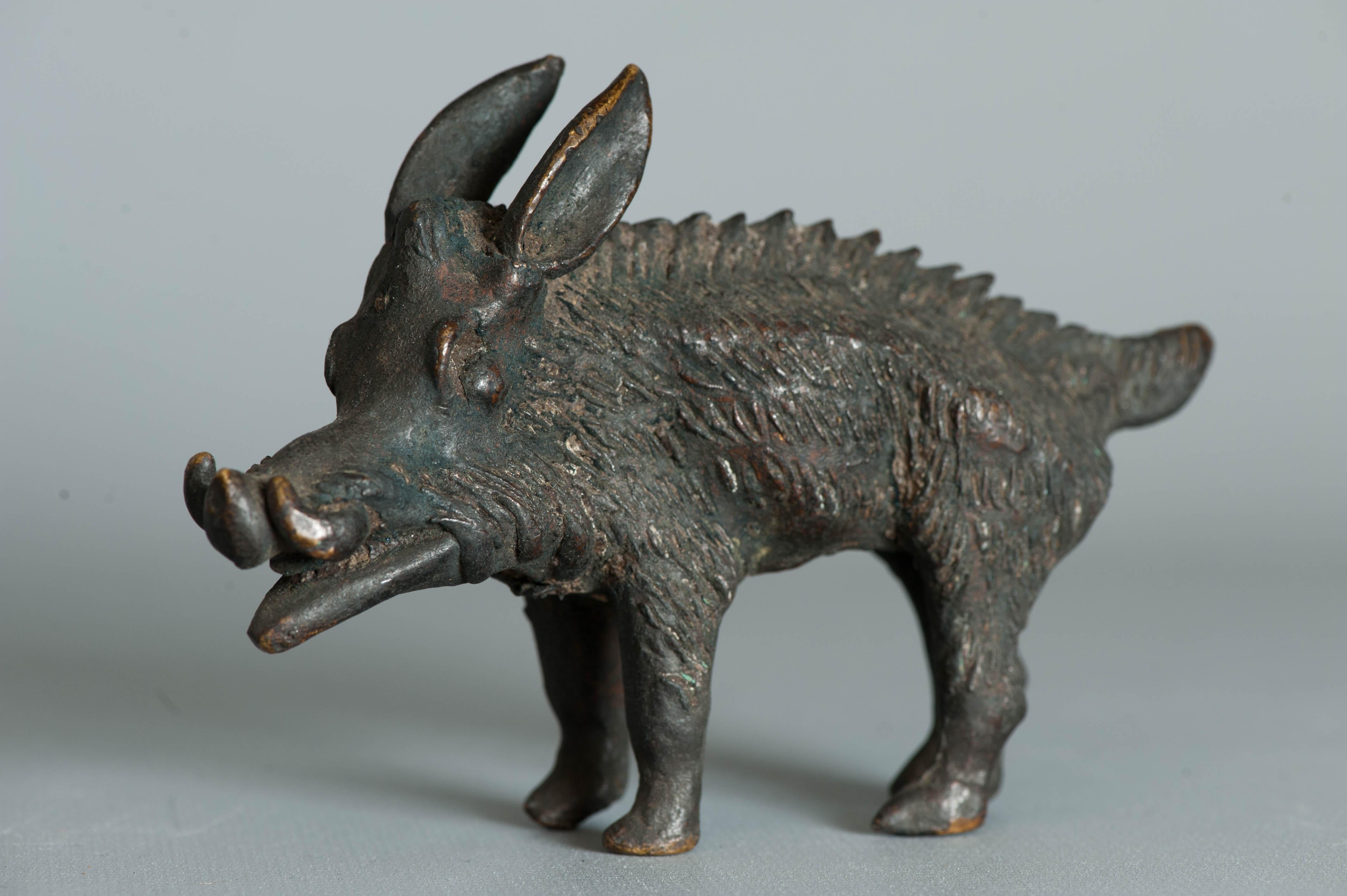 XIX secolo Antico Edo/Meiji 19C Wildboar / Sanglier Okimono Bronzo Giapponese Giappone in vendita