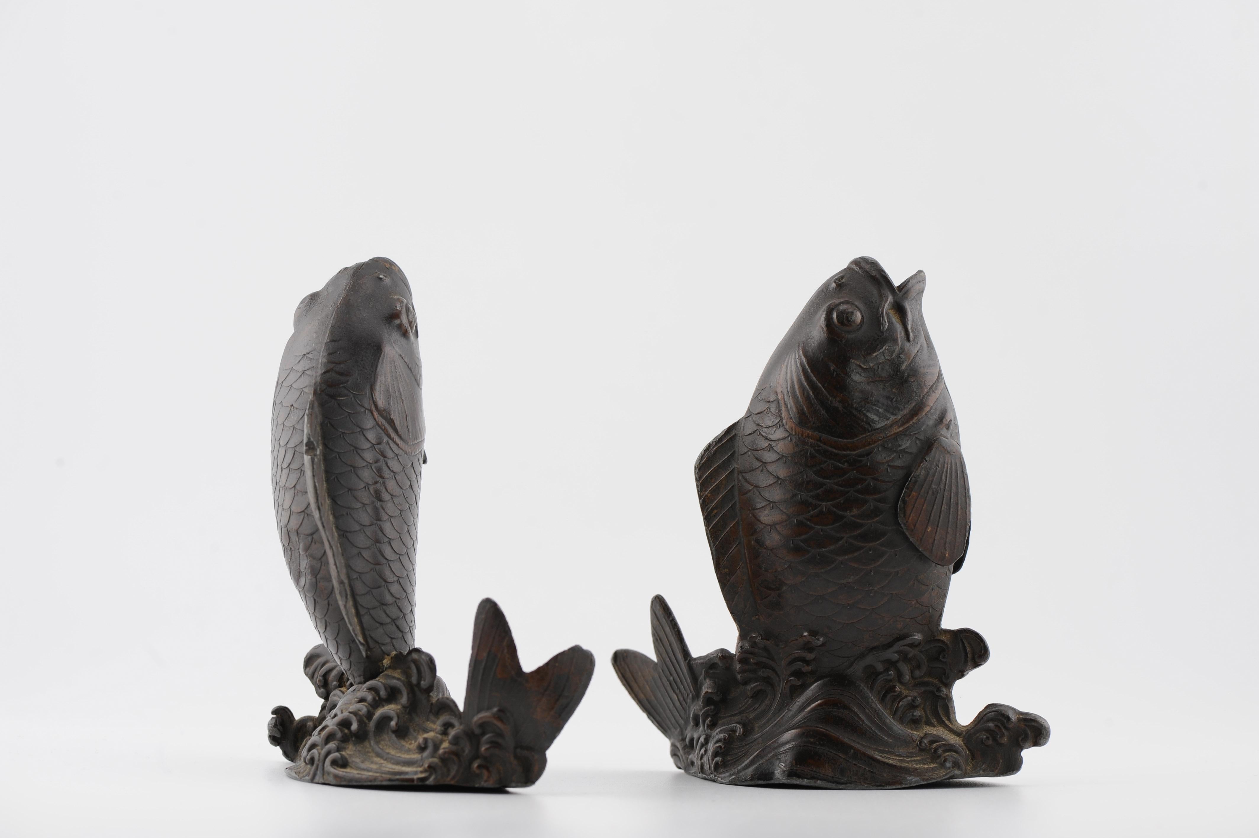 Antique statue japonaise Okimono/Meiji 19e siècle brûleurs d'encens poissons en vente 4