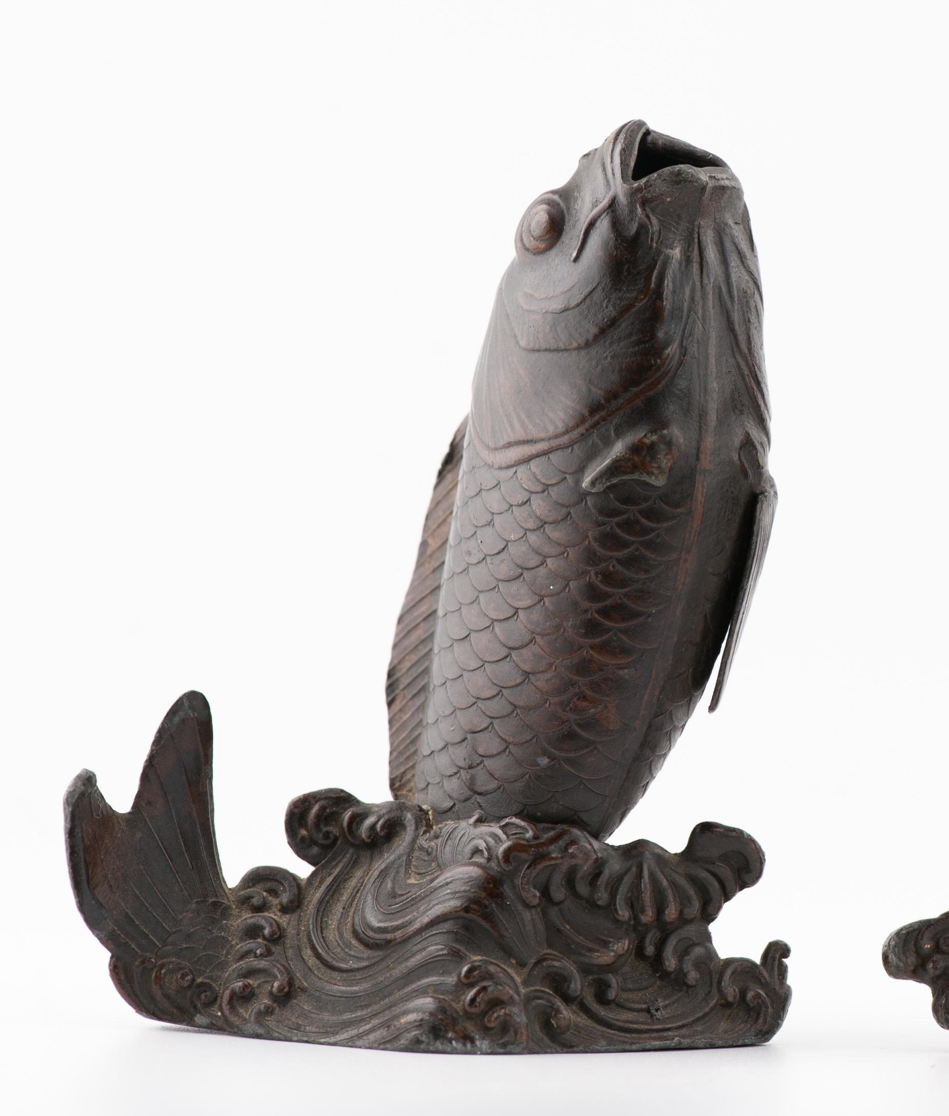 Chinois Antique statue japonaise Okimono/Meiji 19e siècle brûleurs d'encens poissons en vente