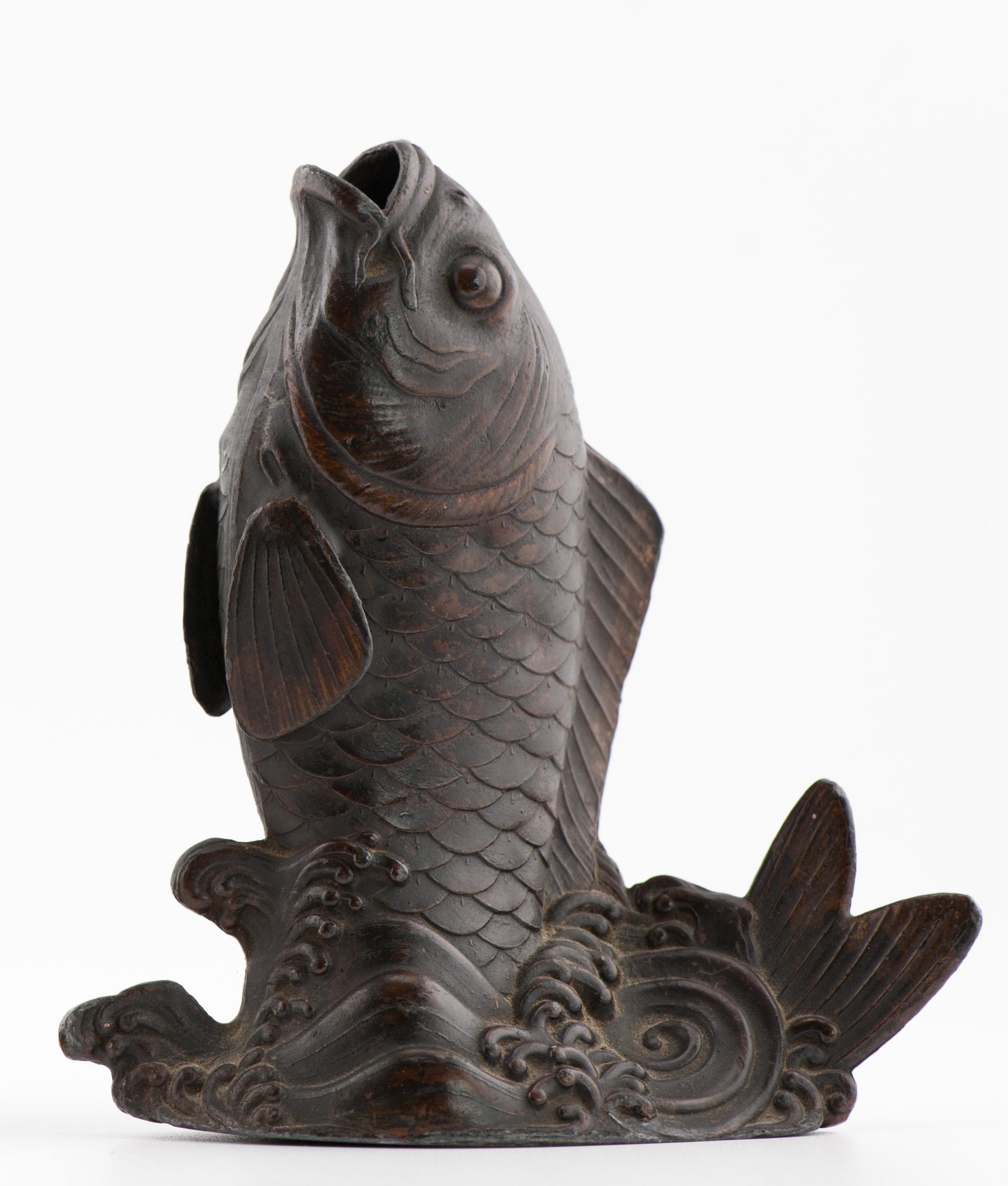 Antique statue japonaise Okimono/Meiji 19e siècle brûleurs d'encens poissons Bon état - En vente à Amsterdam, Noord Holland