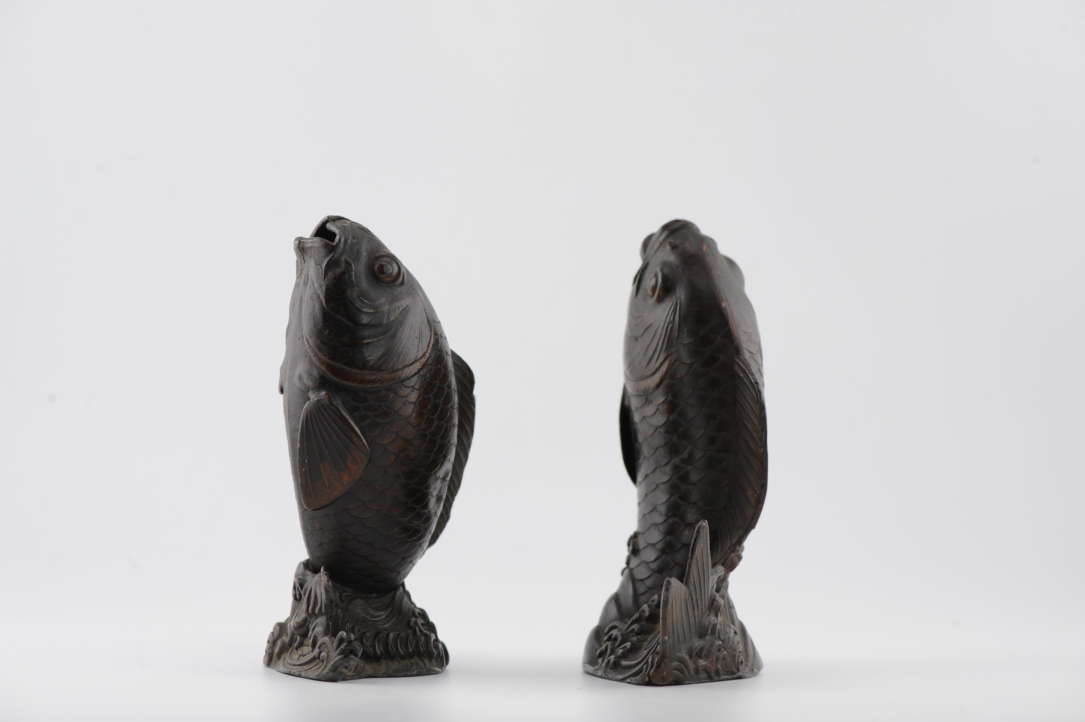 Antique statue japonaise Okimono/Meiji 19e siècle brûleurs d'encens poissons en vente 1