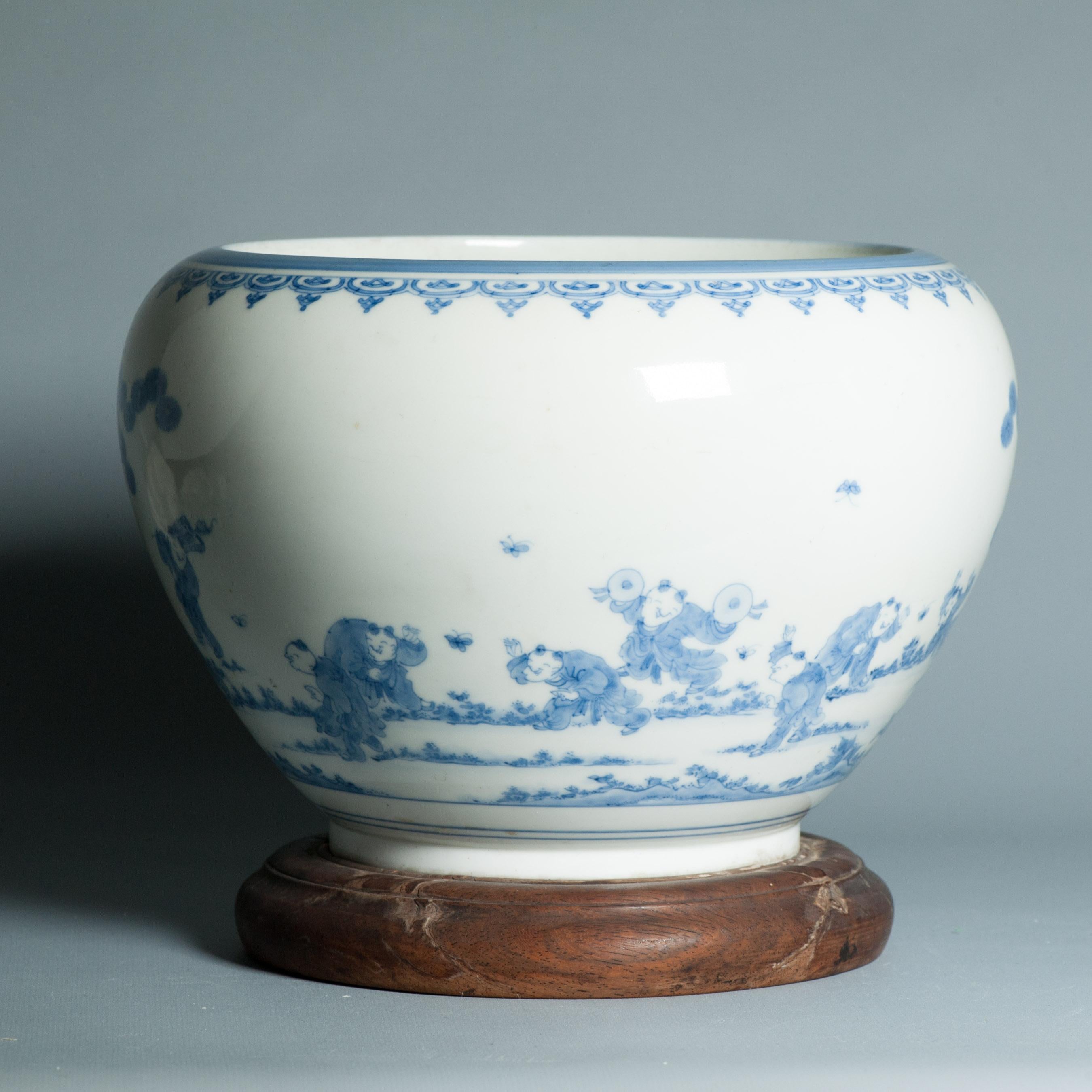 Antiquité - Période Edo/Meiji 18/19C - Cachepot japonais Hirado avec garçons jouant en vente 5