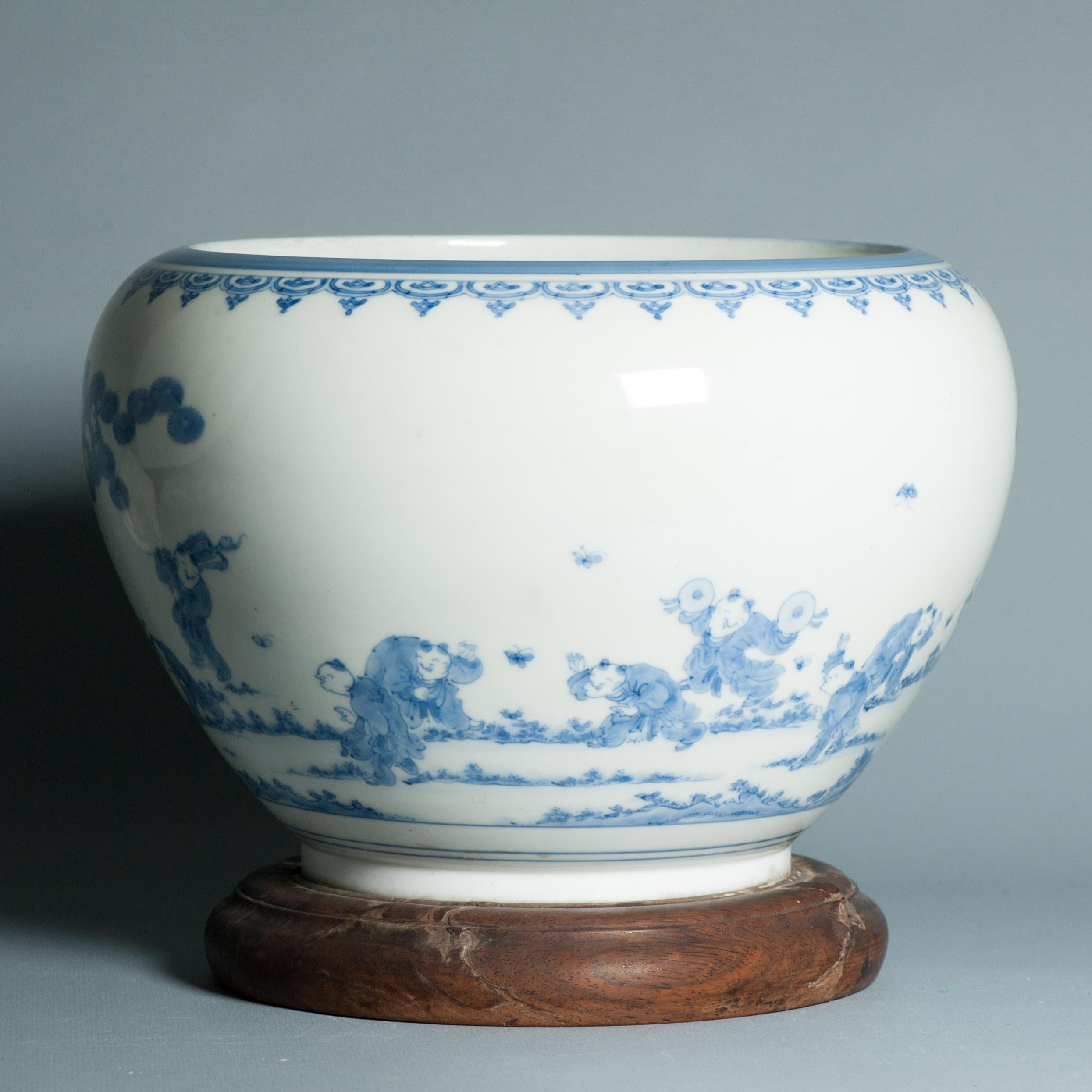 Antiquité - Période Edo/Meiji 18/19C - Cachepot japonais Hirado avec garçons jouant en vente 6