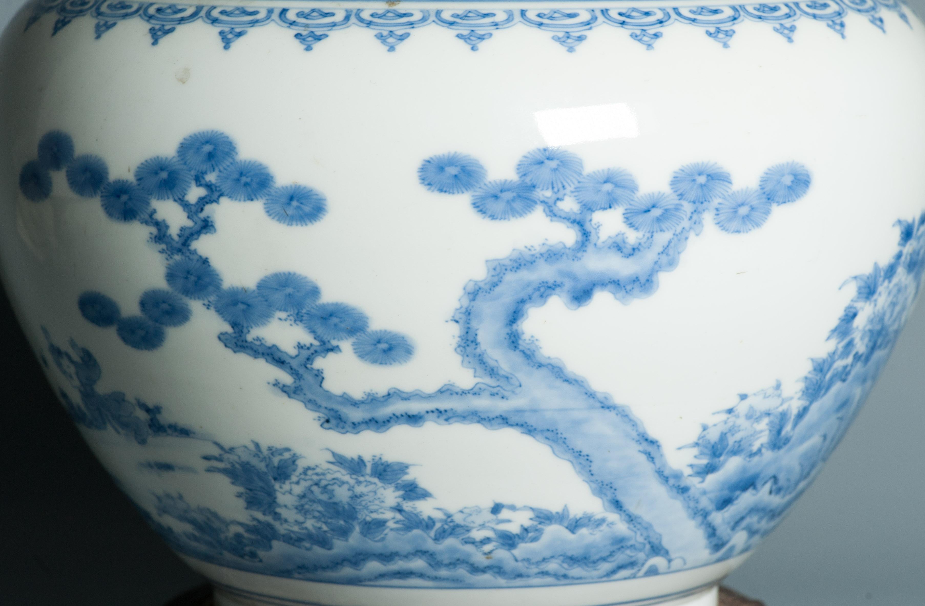 Porcelaine Antiquité - Période Edo/Meiji 18/19C - Cachepot japonais Hirado avec garçons jouant en vente