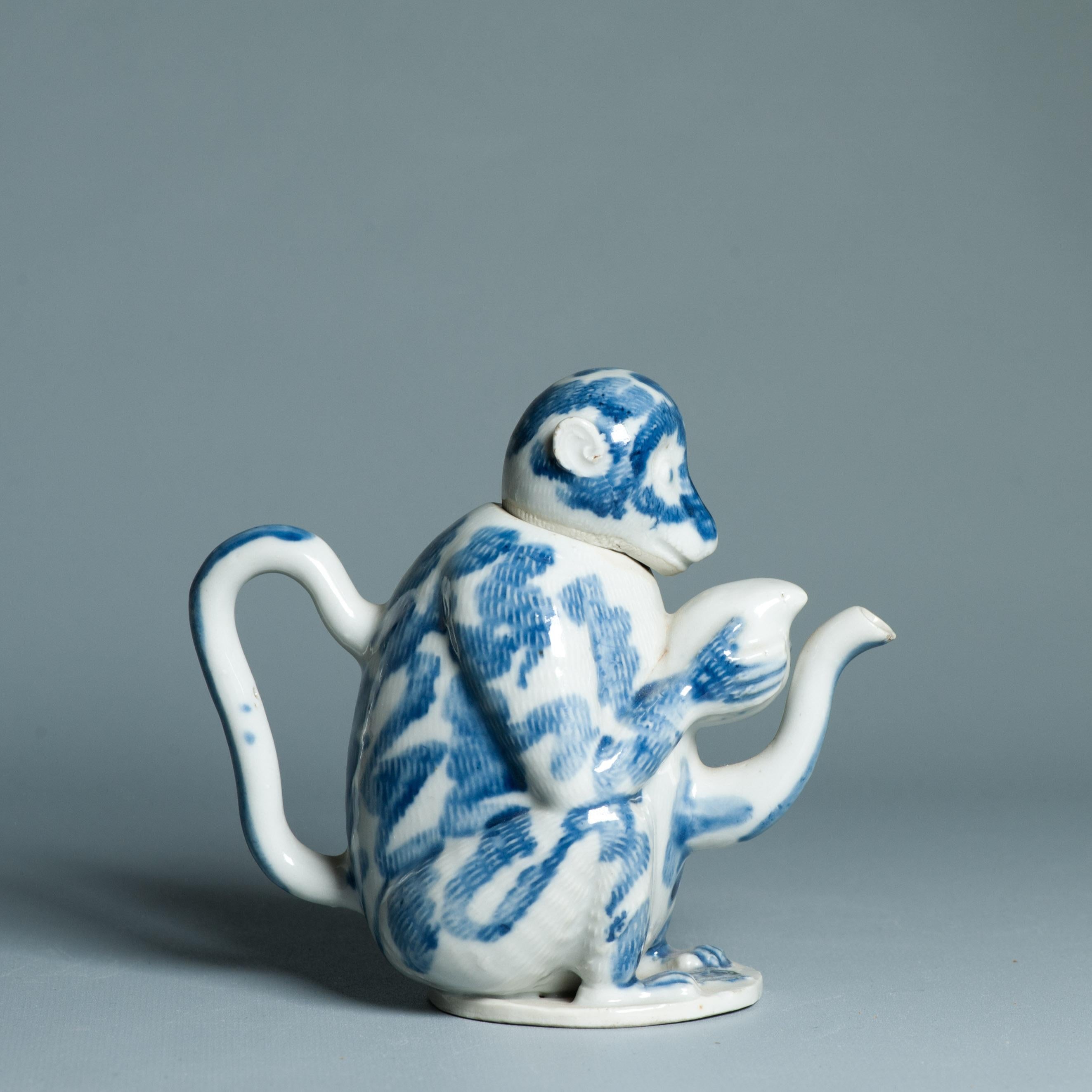 Théière Hirado japonaise ancienne de la période Edo/Meiji 18/19C assise singe en vente 13