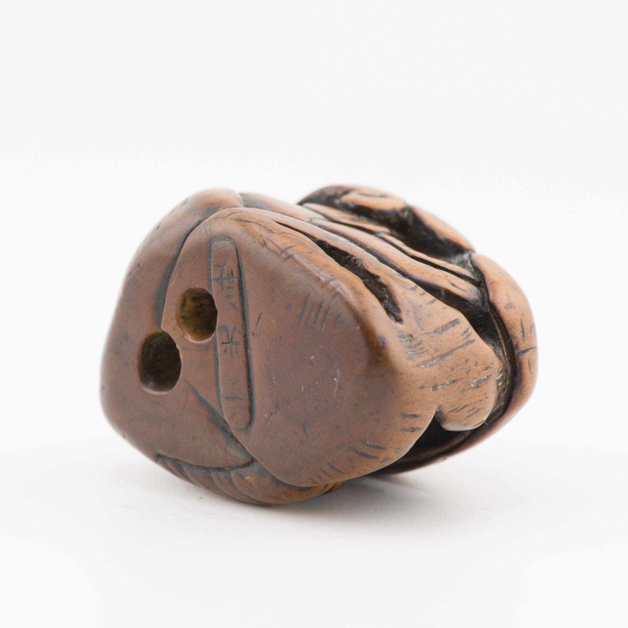 Edo Netsuke 18/19e siècle japonais Ikkosai « Différent monde dans une grotte » en vente 4