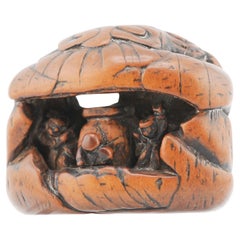 Antique Edo Netsuke Japanese Ikkosai ‘Different World in a Cave’, 18/19th C