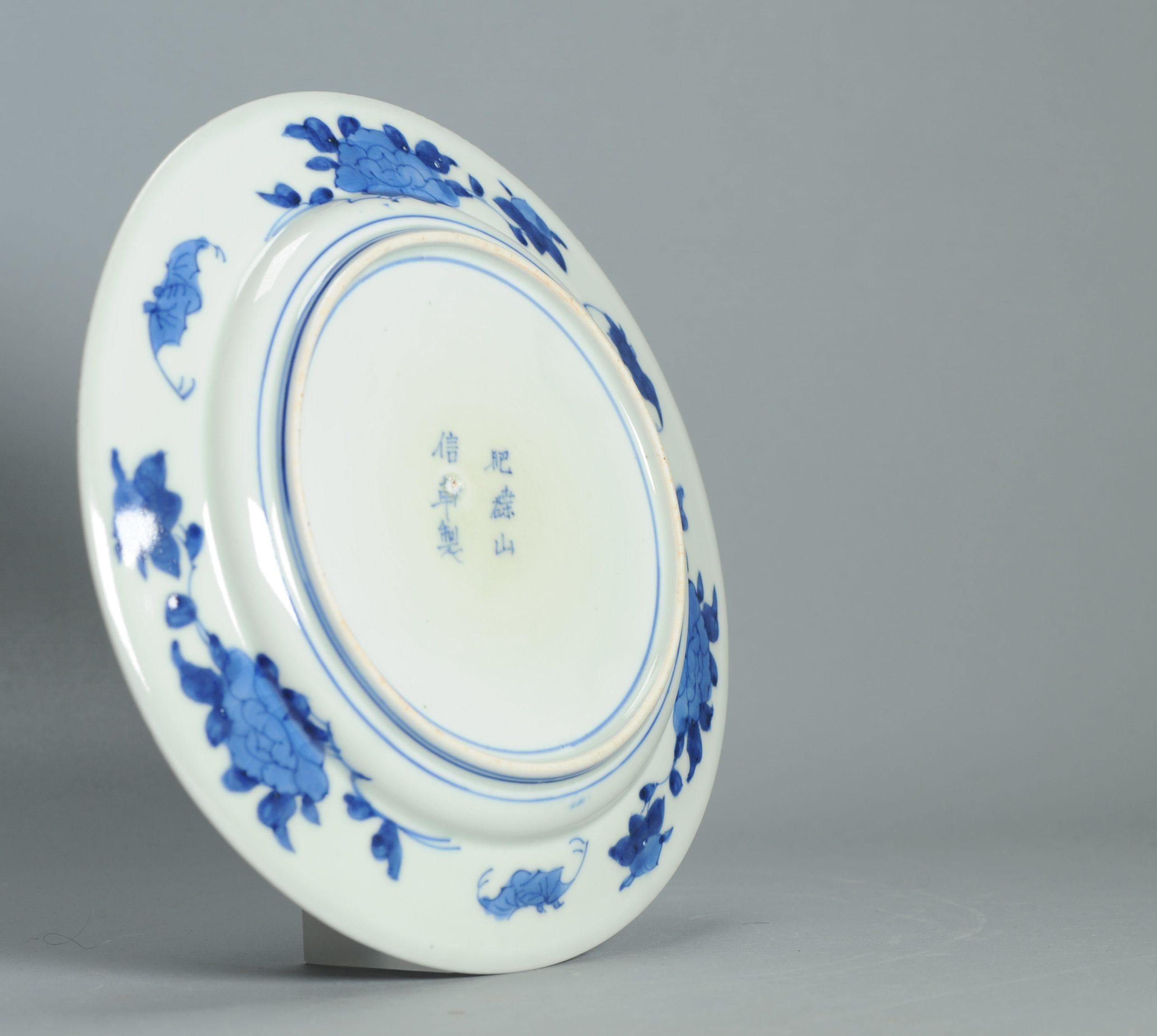 XVIIIe siècle Ancienne assiette japonaise Arita de la période Edo 1750-1800 avec une grande scène de paysage en vente