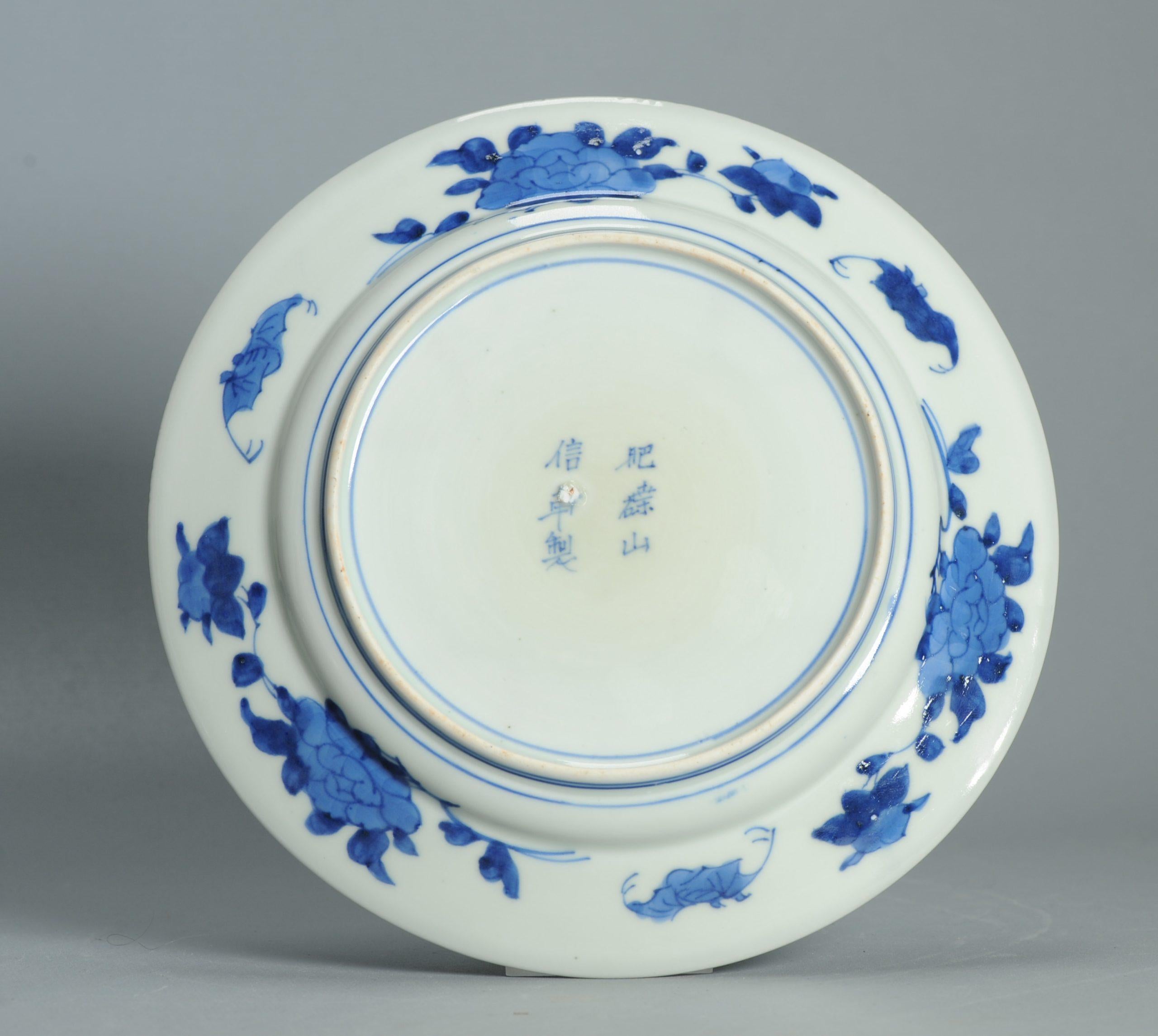 Porcelaine Ancienne assiette japonaise Arita de la période Edo 1750-1800 avec une grande scène de paysage en vente