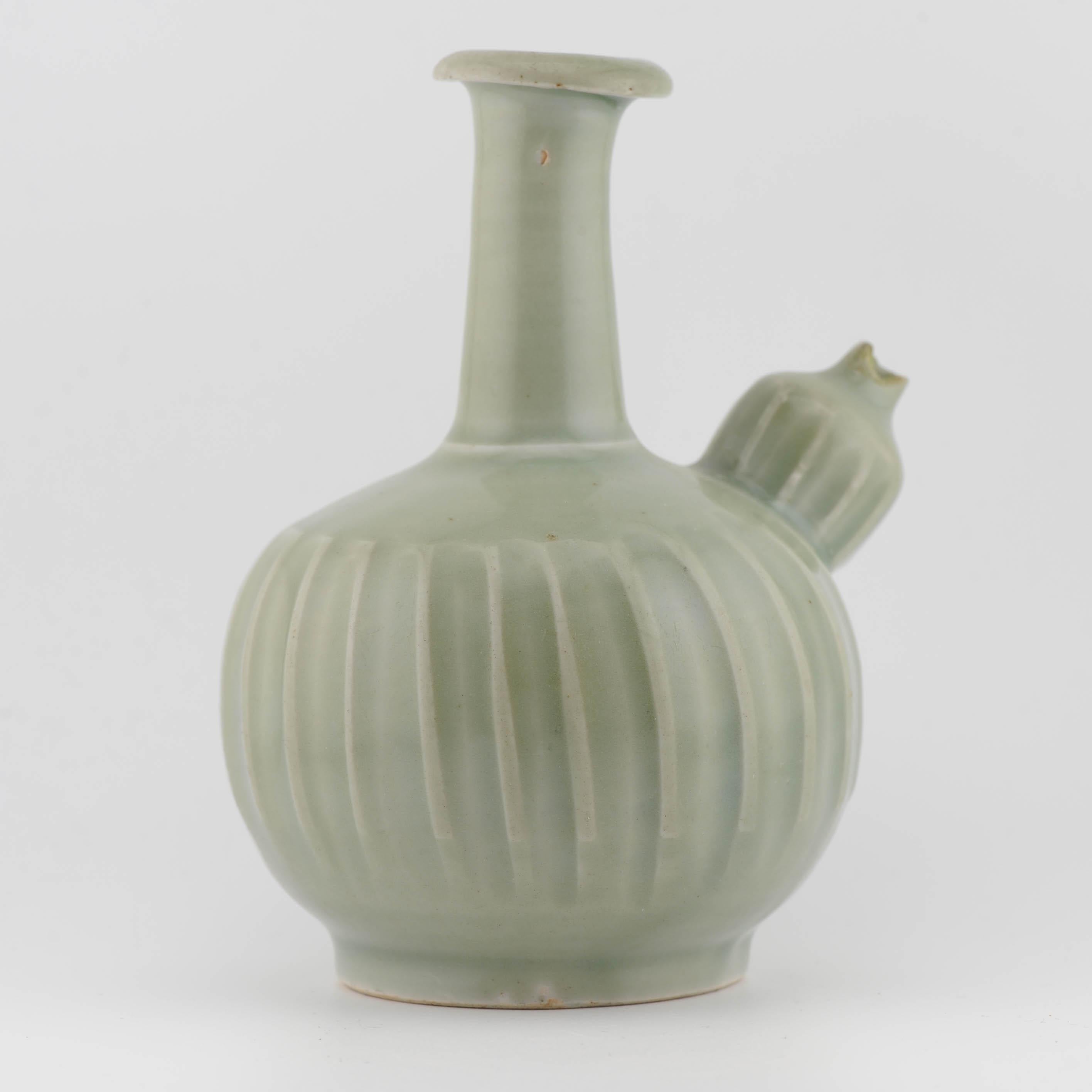 Antica porcellana giapponese di Celadon Ghendi del periodo Edo del XVII secolo, oggetto raro In condizioni buone in vendita a Amsterdam, Noord Holland