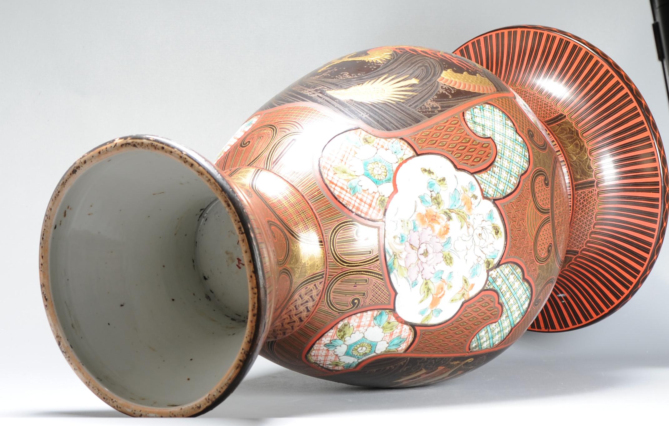 Condivido con te questo grazioso vaso di ottima fattura. La forma e il colore sono davvero bellissimi.
Paese di origine: Giappone
Periodo: xIX secolo

Condizione
Condit. 1 Grosso taglio di capelli. Dimensioni: 62 cm
Periodo

XIX secolo, periodo