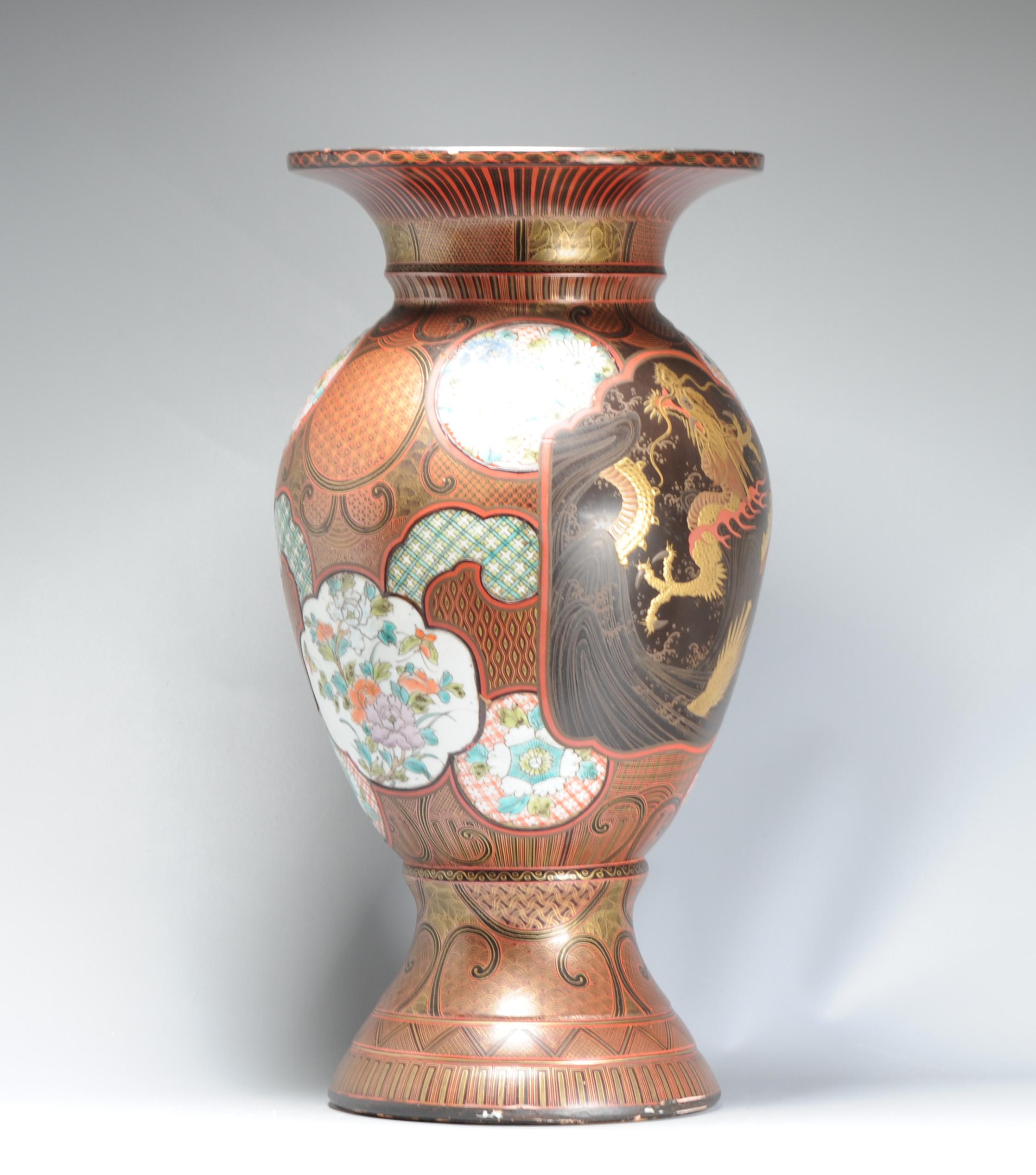 Asiatico Antico vaso laccato giapponese del periodo Edo del XIX secolo di qualità superiore Giappone in vendita