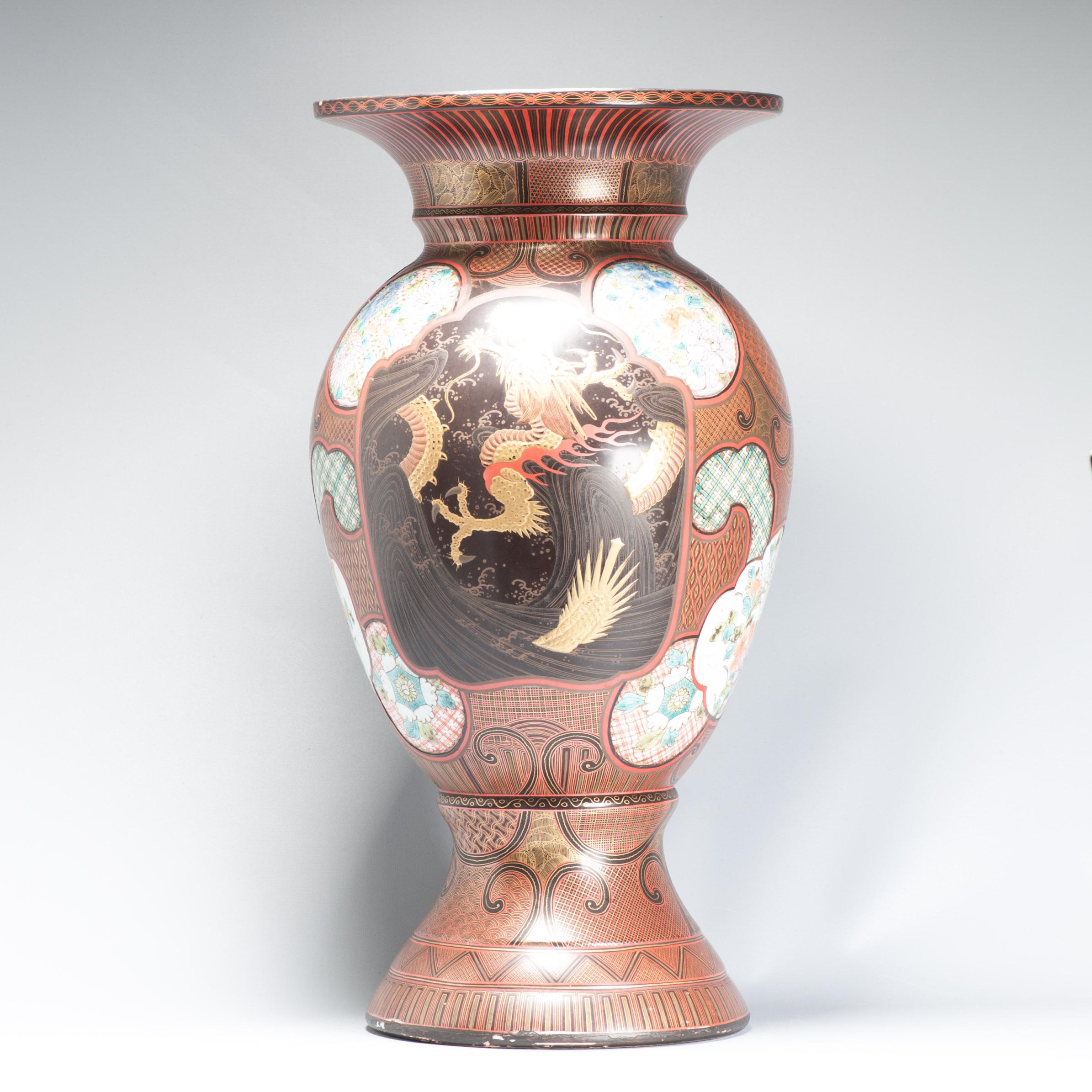 Antico vaso laccato giapponese del periodo Edo del XIX secolo di qualità superiore Giappone In condizioni buone in vendita a Amsterdam, Noord Holland