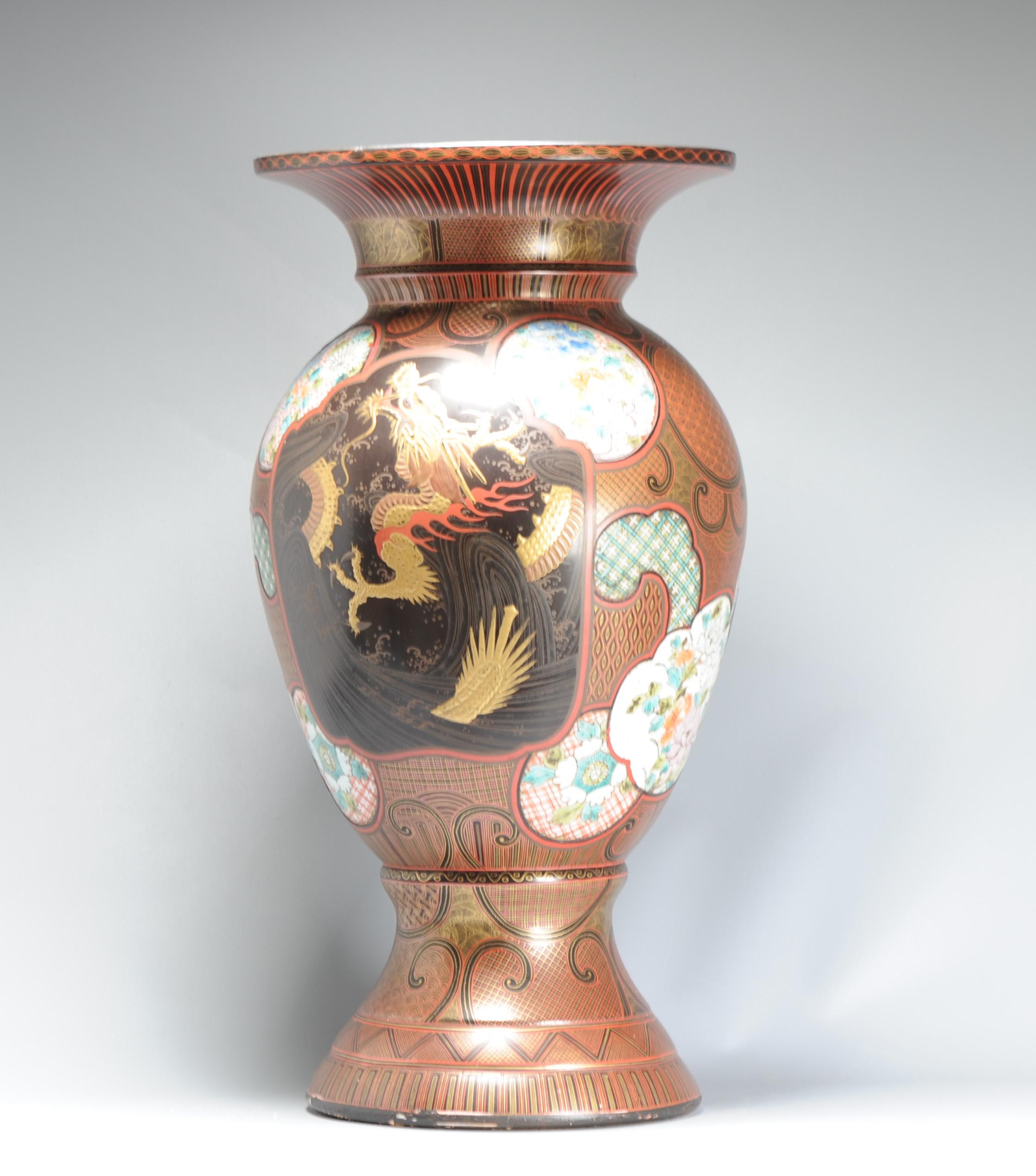 Porcellana Antico vaso laccato giapponese del periodo Edo del XIX secolo di qualità superiore Giappone in vendita
