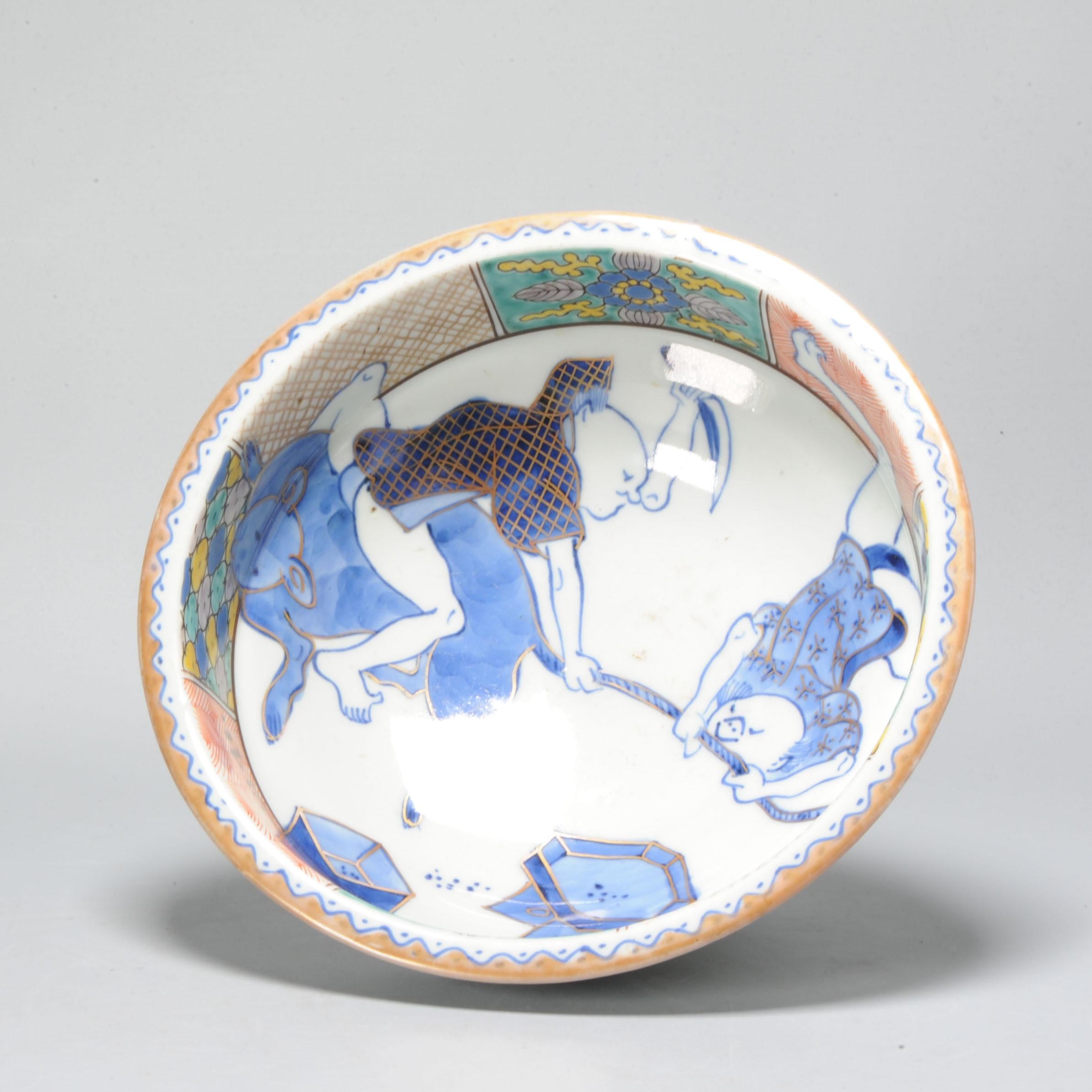 Qing Antique Edo Period Arita Rat Catcher Japanese Porcelain Sake Washer with Figures For Sale