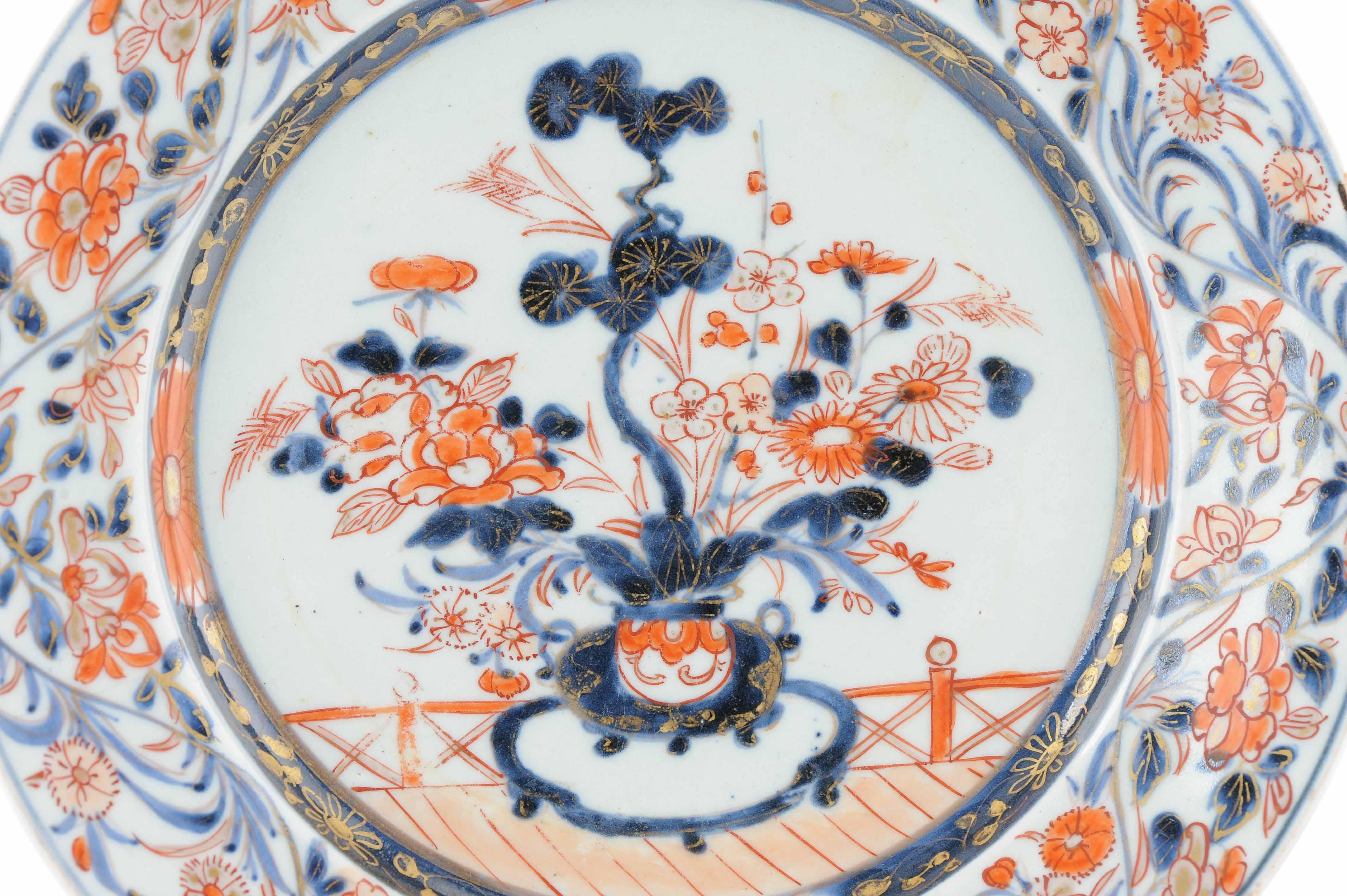 Ancienne assiette japonaise en porcelaine japonaise Imari rouge or de la période Edo vers 1700 Bon état - En vente à Amsterdam, Noord Holland