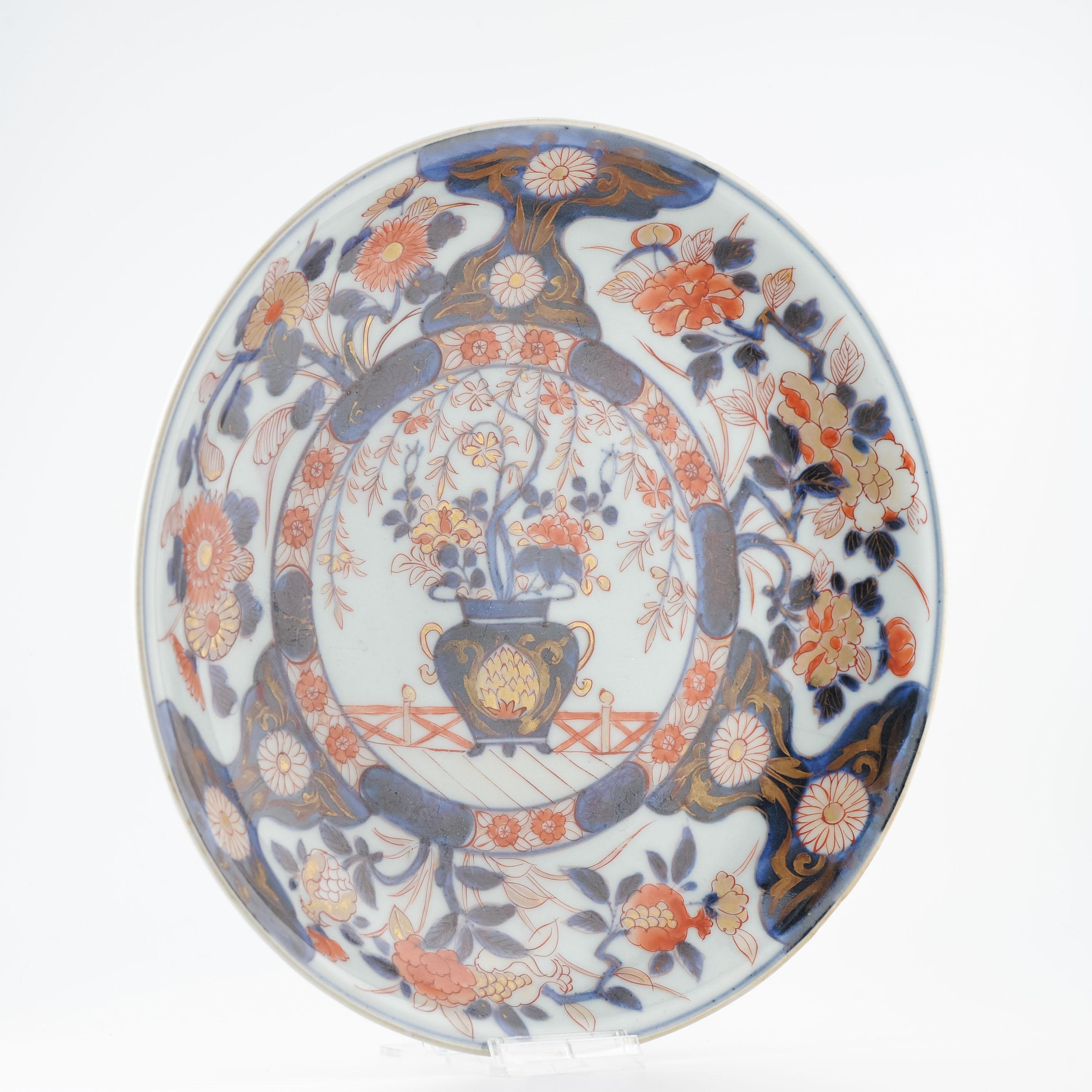 Antique Edo Period Ca 1700 Japanese Porcelain Dish Imari Red Gold Top Quality In Good Condition For Sale In Amsterdam, Noord Holland