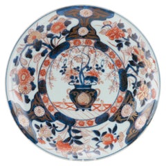 Antico piatto in porcellana Imari Porcelain rosso oro di alta qualità del periodo Edo 1700 ca.