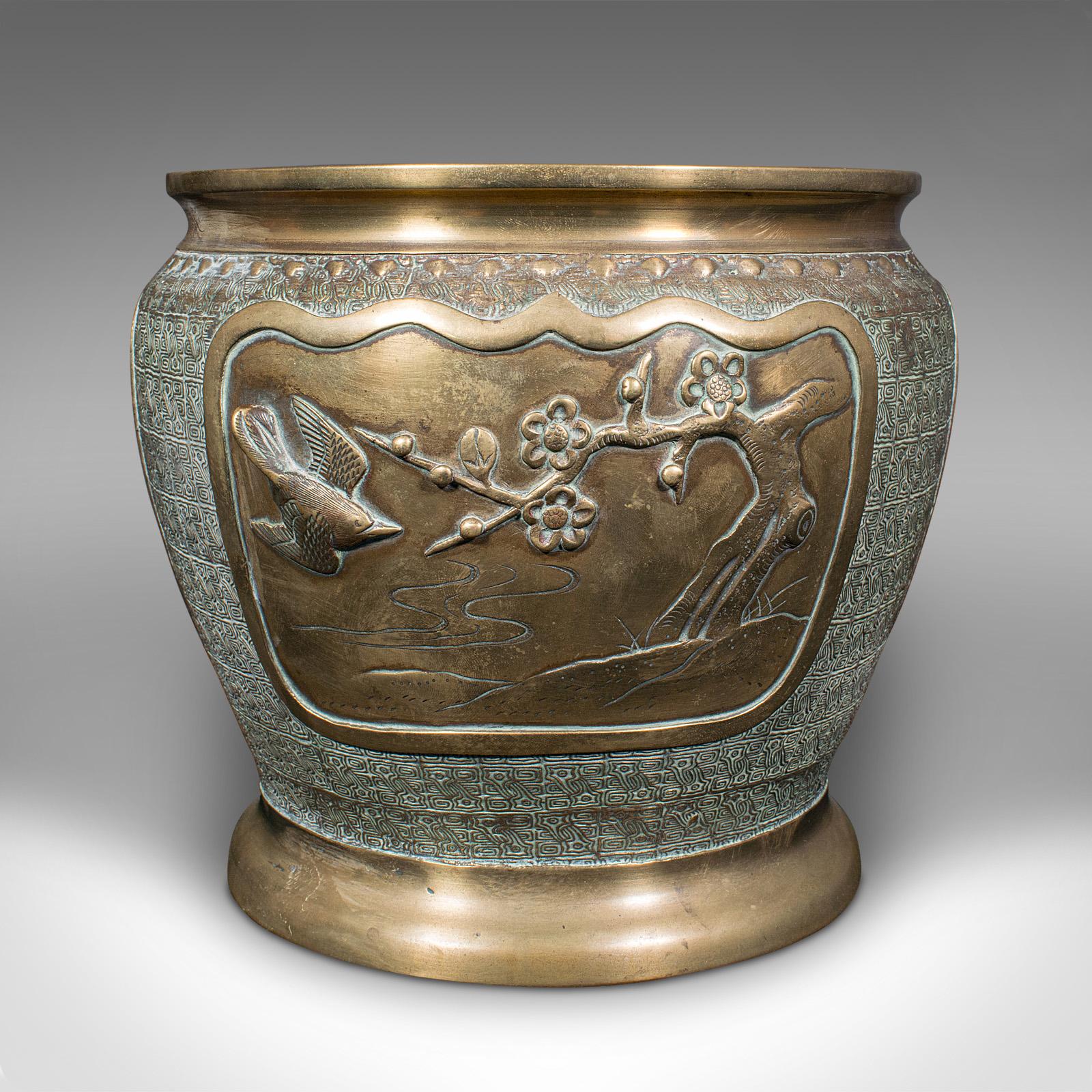 This is an antique Edo period decorative planter. A Japanese, bronze jardiniere bowl, dating to the Victorian era, circa 1850.

Graced with dashing relief and great tonality
Displays a desirable aged patina throughout
Polished bronze presents golden