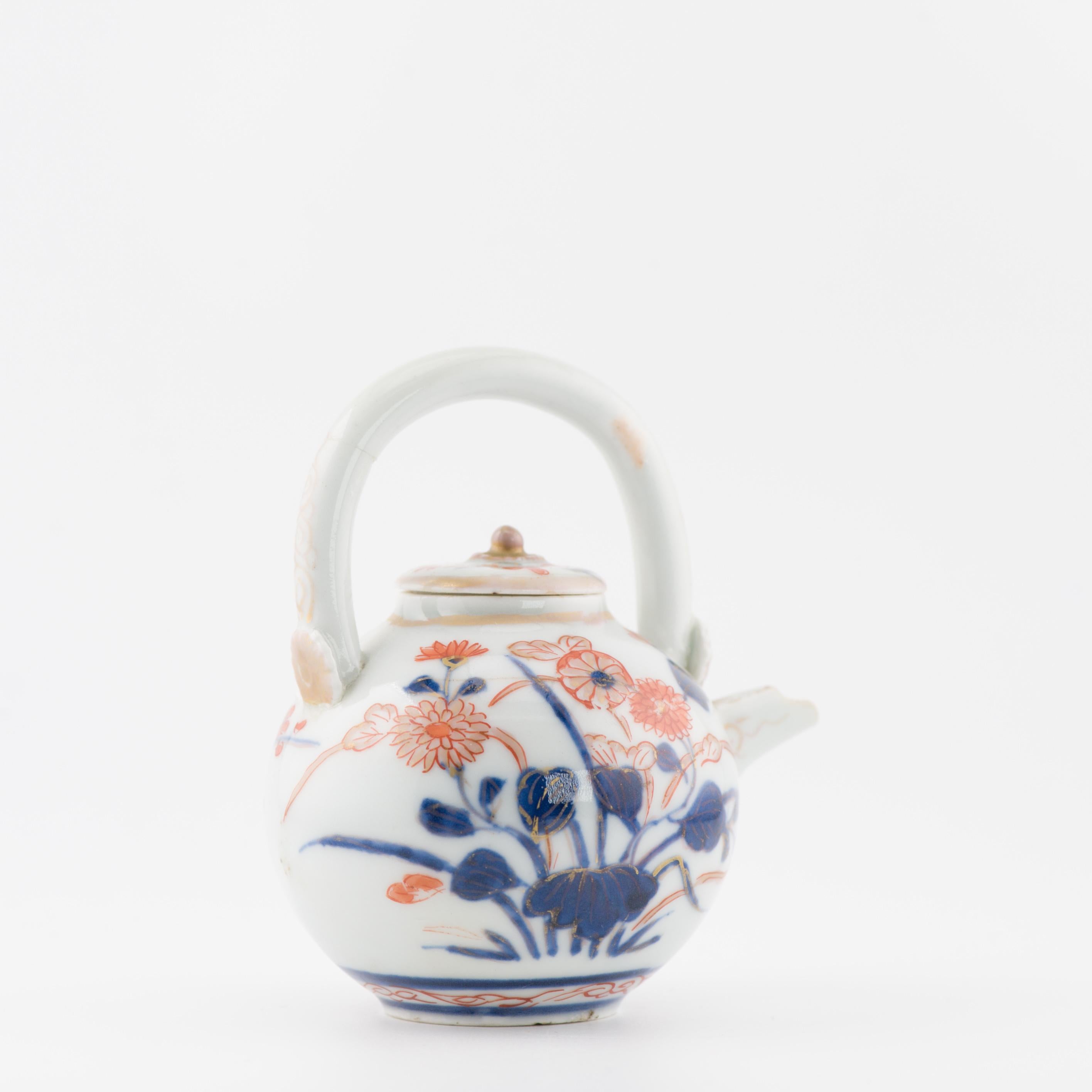 Théière ancienne Edo du début du 18e siècle en porcelaine japonaise Imari rouge or en vente 8