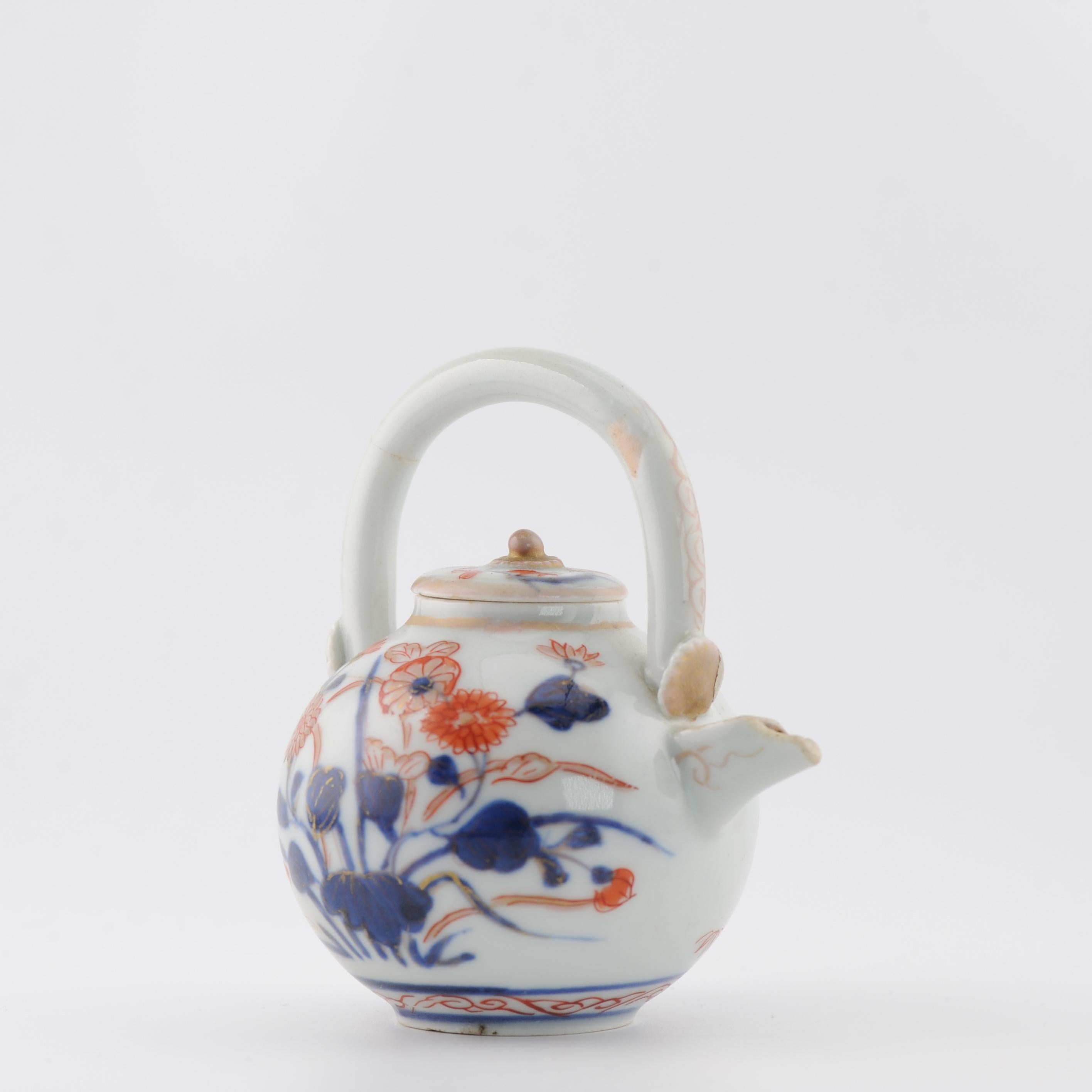 Théière ancienne Edo du début du 18e siècle en porcelaine japonaise Imari rouge or Bon état - En vente à Amsterdam, Noord Holland