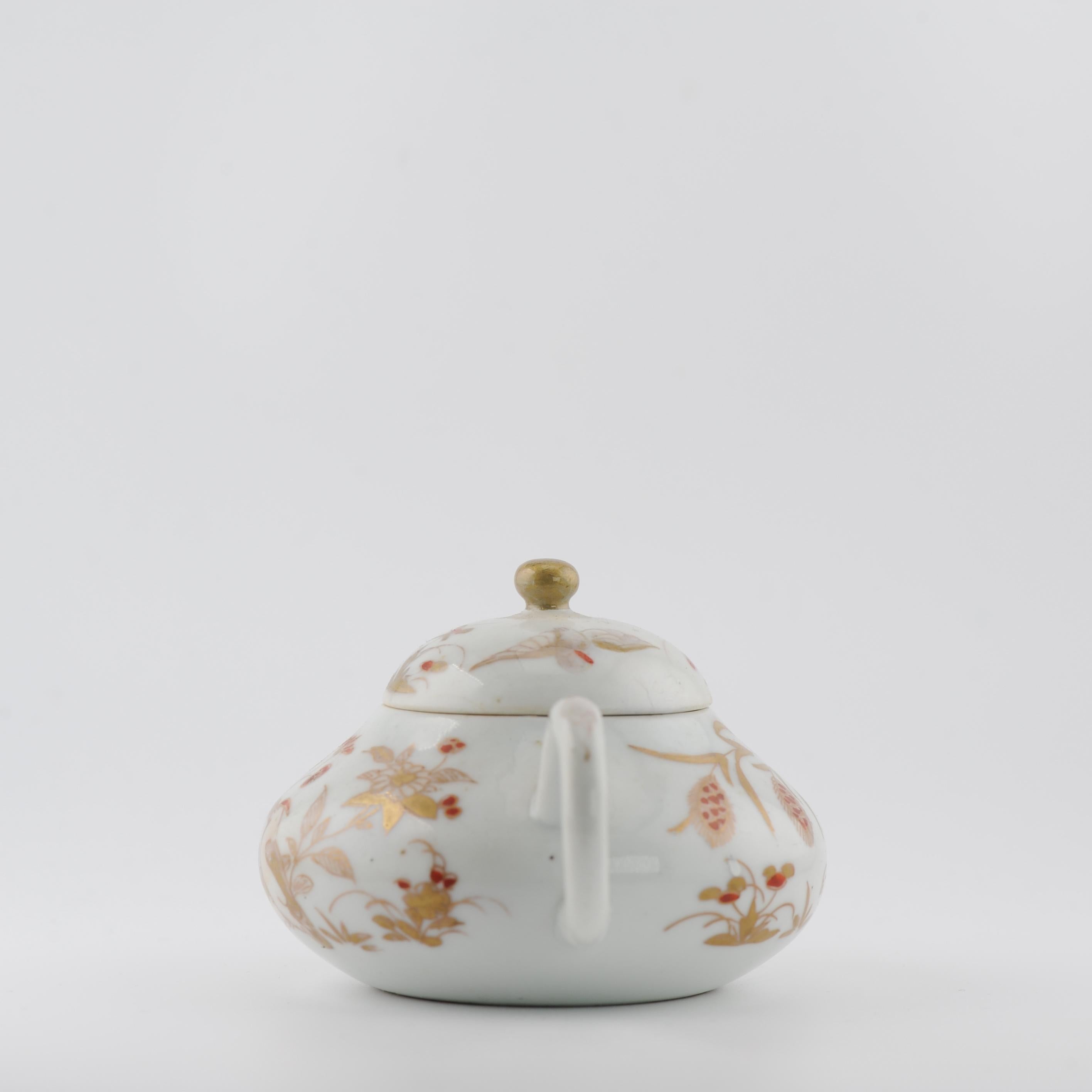 Porcelaine Théière ancienne Edo du début du 18e siècle en porcelaine japonaise Imari rouge or en vente