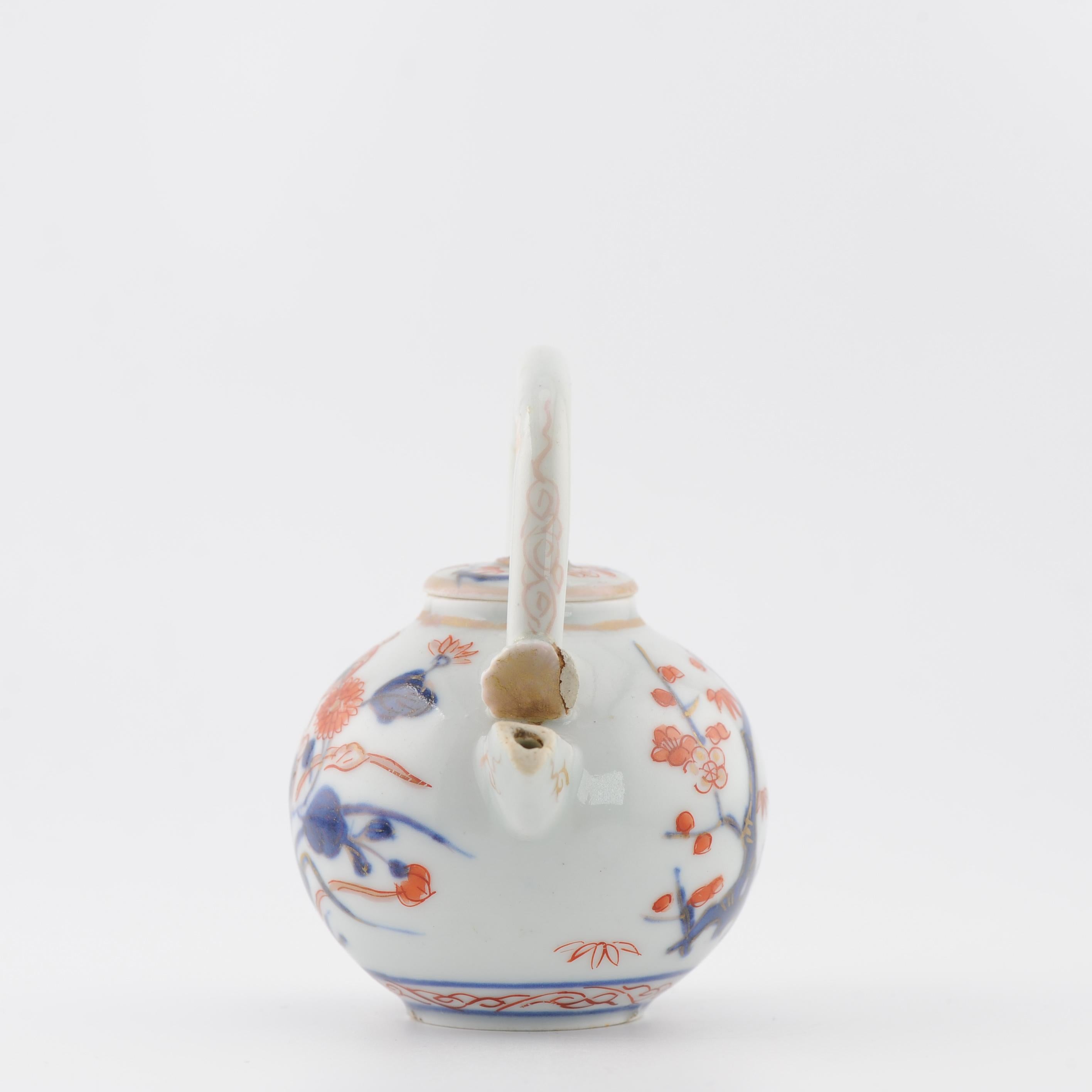 Porcelaine Théière ancienne Edo du début du 18e siècle en porcelaine japonaise Imari rouge or en vente