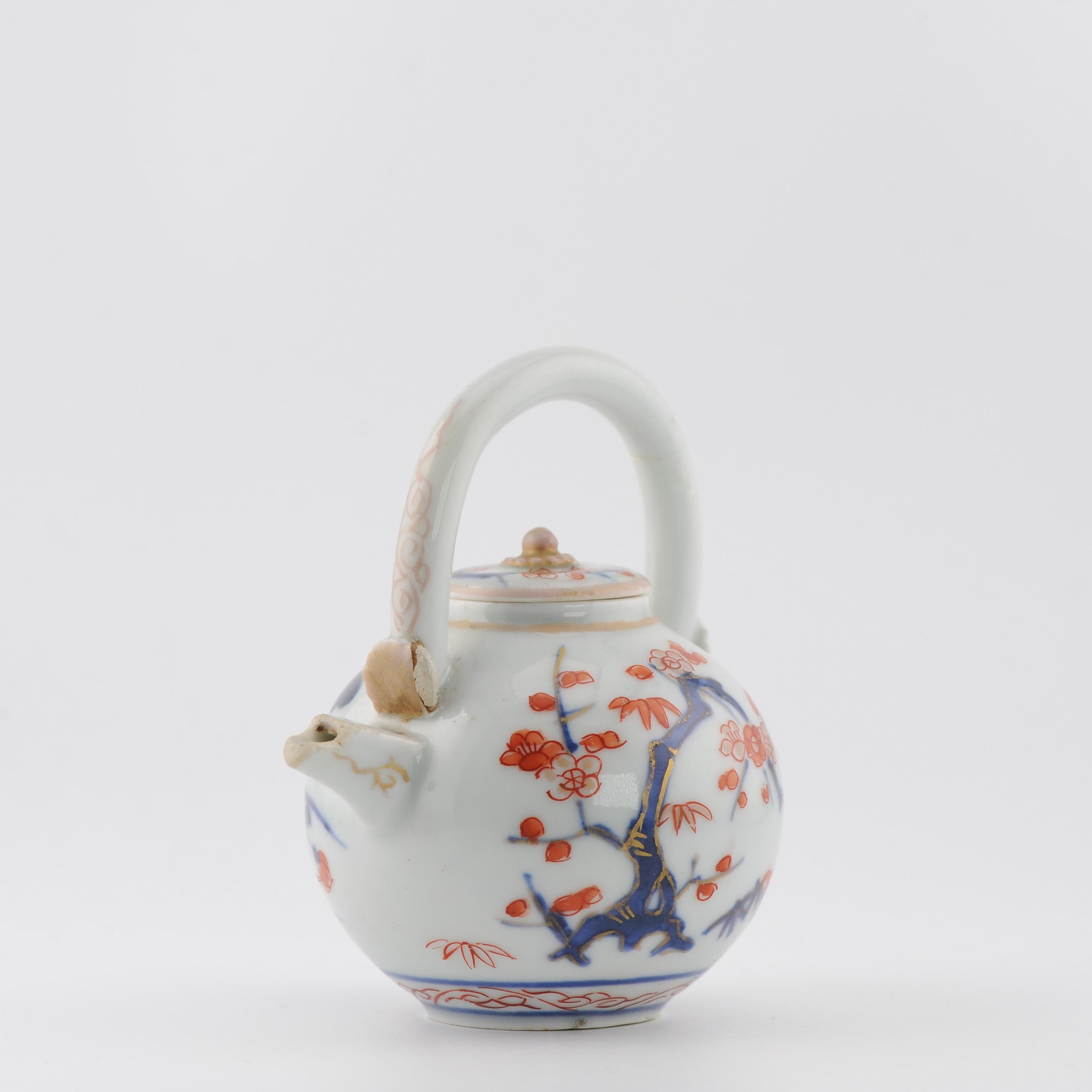 Théière ancienne Edo du début du 18e siècle en porcelaine japonaise Imari rouge or en vente 1