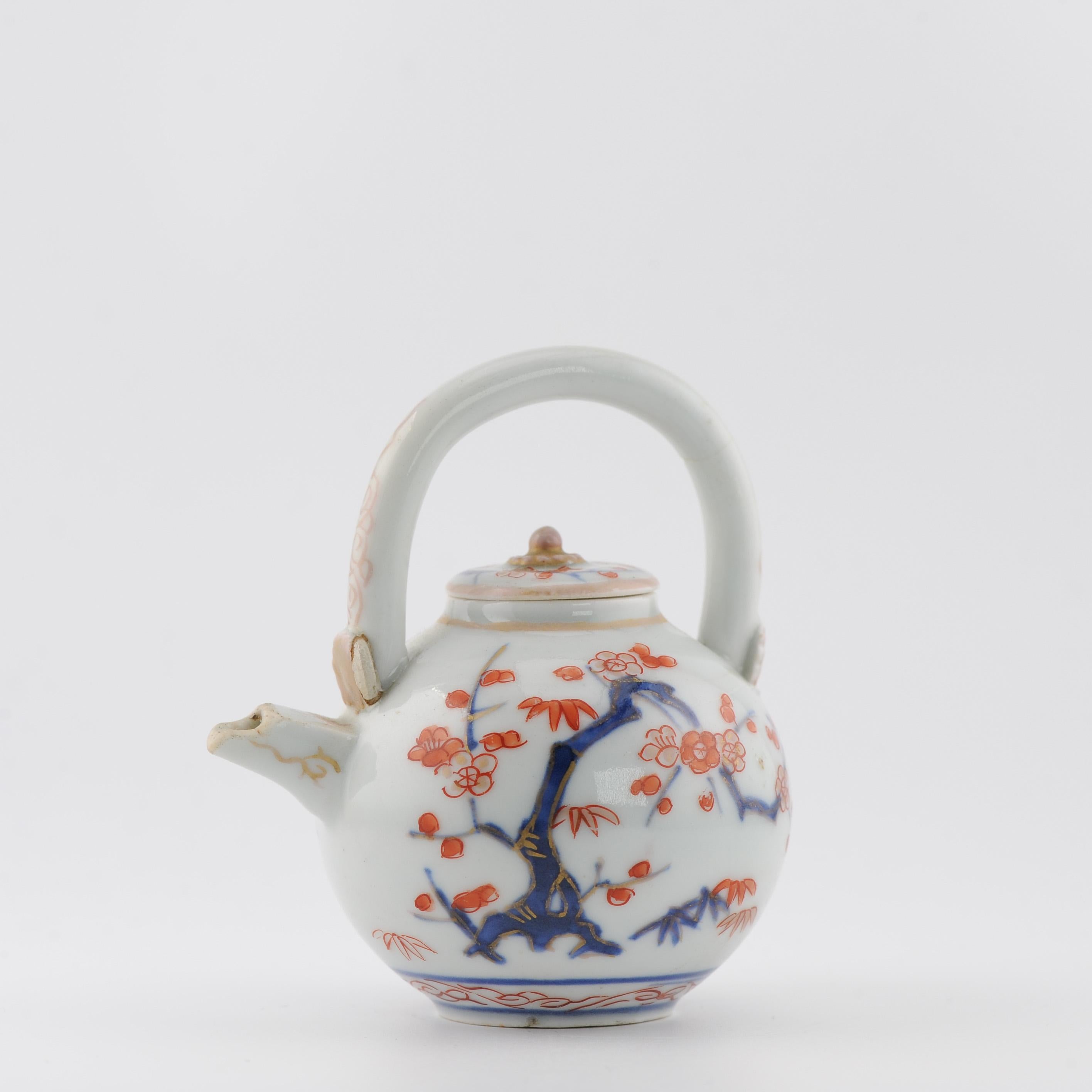 Théière ancienne Edo du début du 18e siècle en porcelaine japonaise Imari rouge or en vente 2