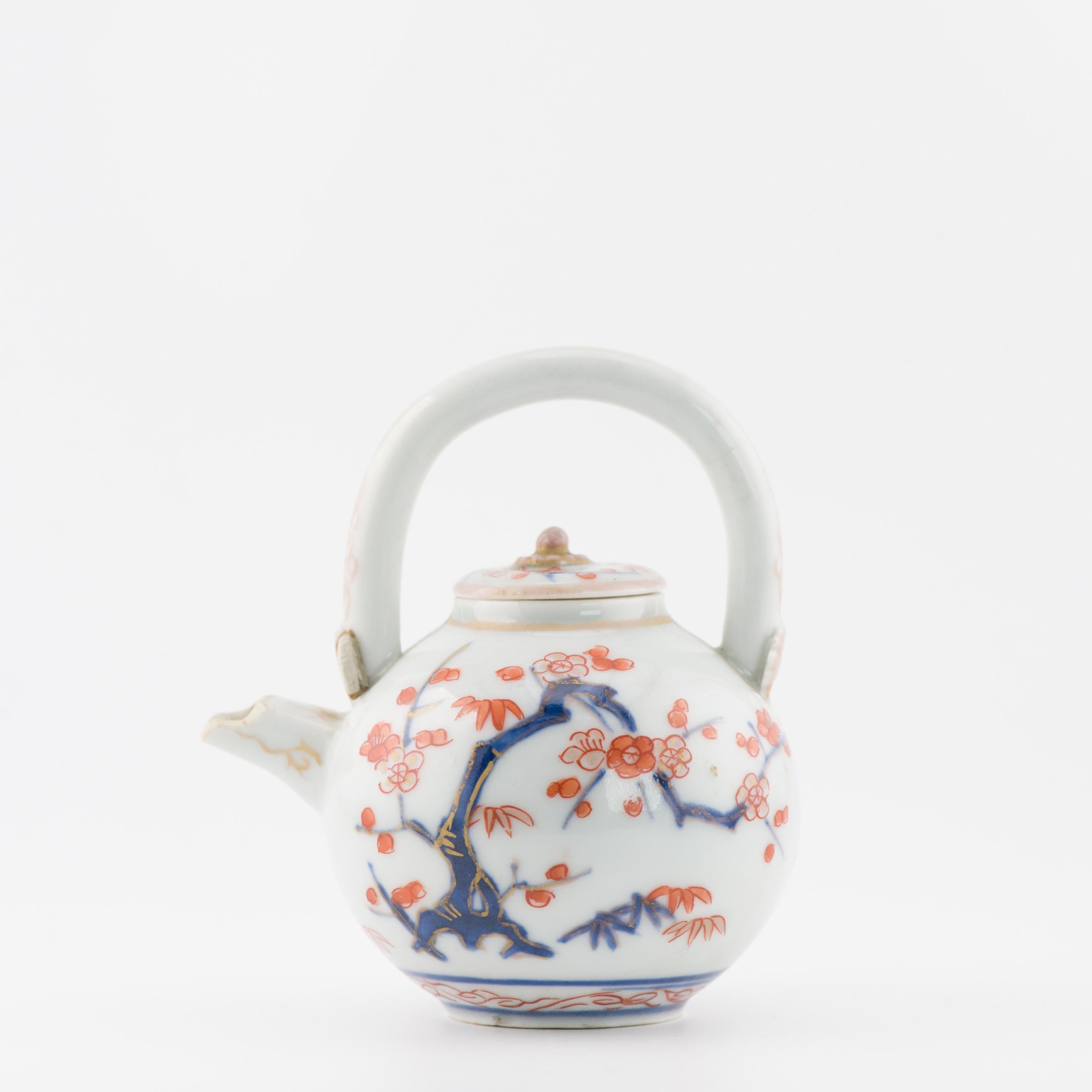 Théière ancienne Edo du début du 18e siècle en porcelaine japonaise Imari rouge or en vente 3