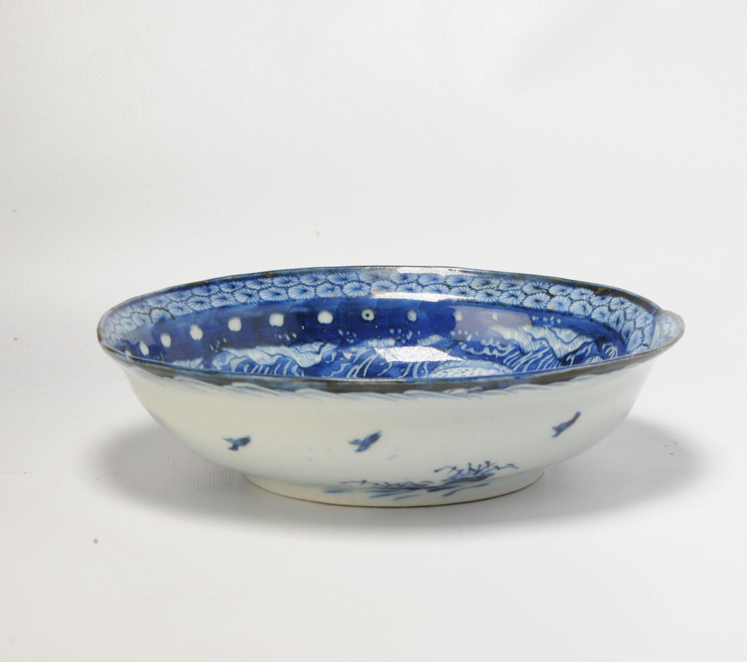 Antique Edo Period Japanese Arita Sea Bottom Bowl Blue White Seafood Dish In Good Condition For Sale In Amsterdam, Noord Holland