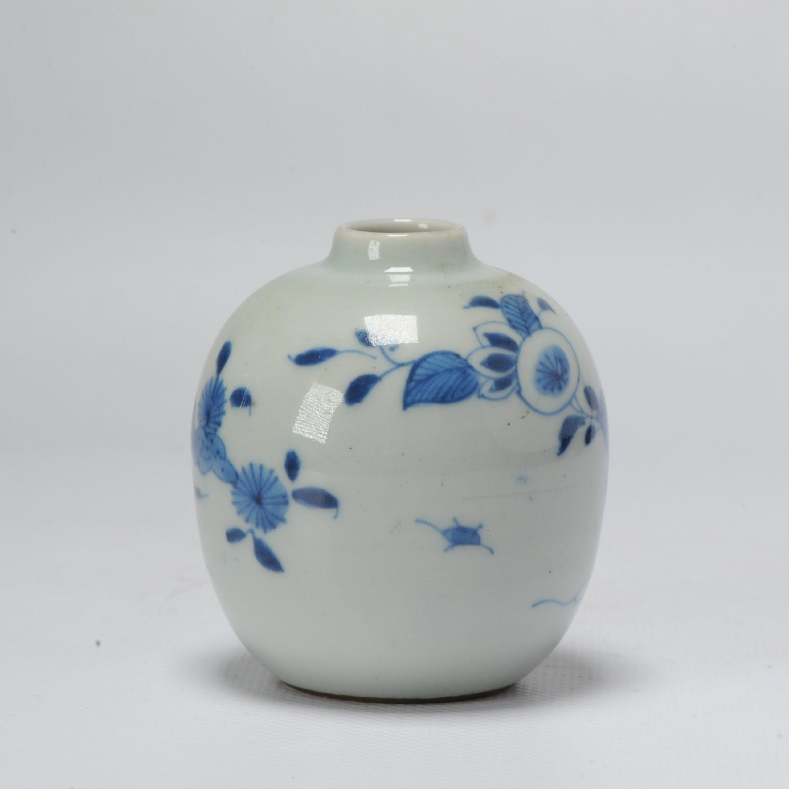 Antike japanische Arita-Vase oder Flasche mit Wassertropfen aus der japanischen Edo-Periode, 17./18. Jahrhundert (Japanisch) im Angebot