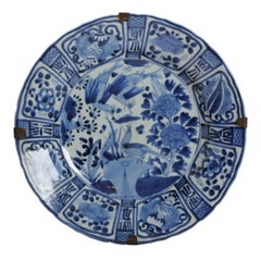 Antique plat Kraak Arita en porcelaine japonaise de la période Edo, 1700