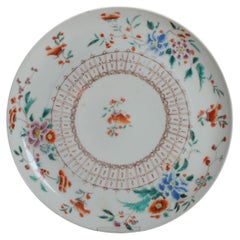 Antico piatto di porcellana giapponese del periodo Edo, stile Kakiemon, circa 1800