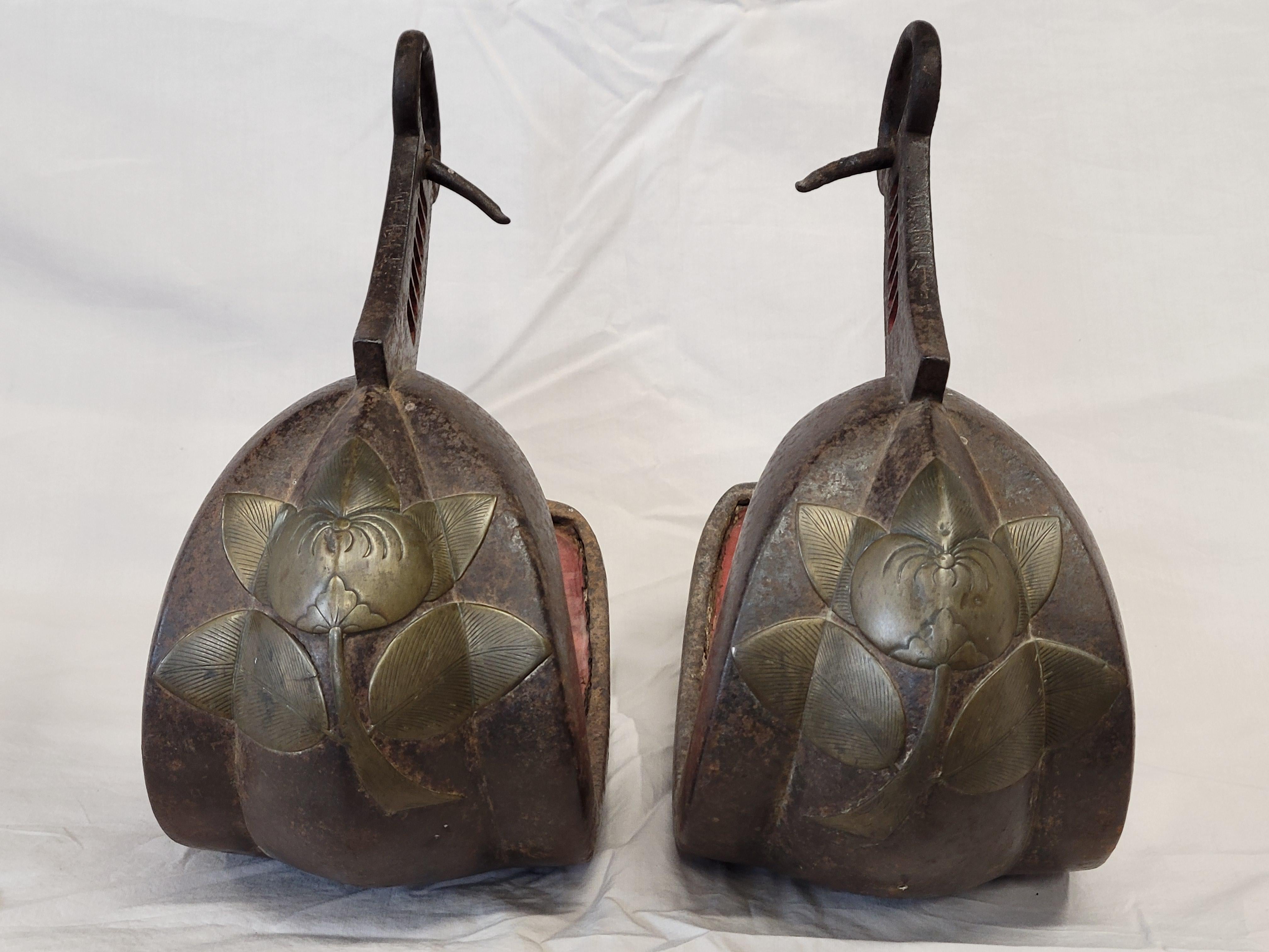 Antique Edo Period Japanese Samurai Iron Stirrups with Brass or Bronze Inlay In Good Condition For Sale In Centennial, CO