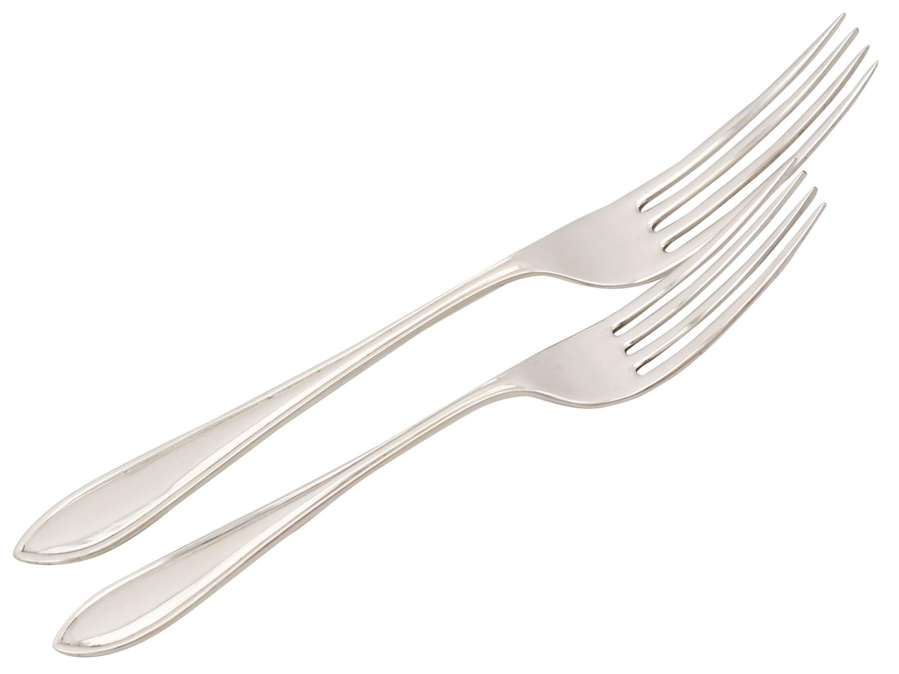 Antique Edward VIII Sterling Silver Sandringham Pattern Canteen of Cutlery In Excellent Condition In Jesmond, Newcastle Upon Tyne