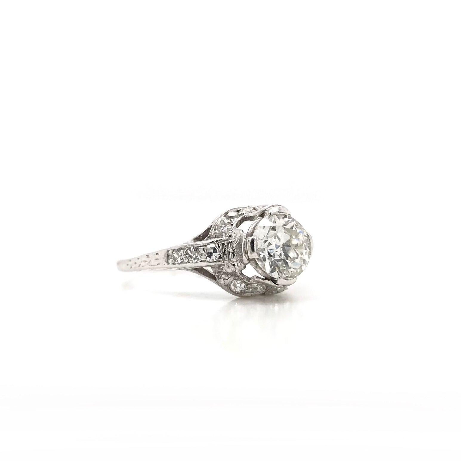 Antique Edwardian 0.90 Carat Diamond and Platinum Filigree Ring In Good Condition For Sale In Montgomery, AL