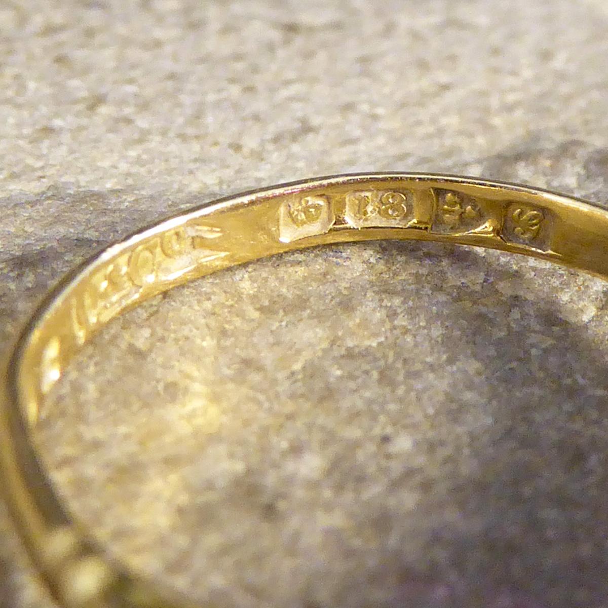 Antiker antiker edwardianischer 18 Karat Goldring mit 1,18 Karat Rubin und vier Steinen mit Diamantabstandshaltern für Damen oder Herren