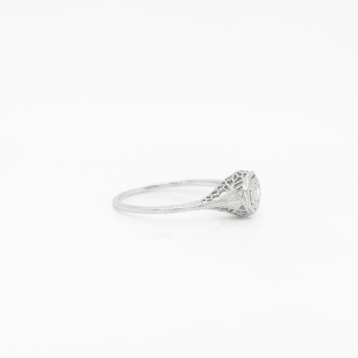 Antique Edwardian 14K Filigree White Gold & Diamond Solitaire Engagement Ring For Sale 4