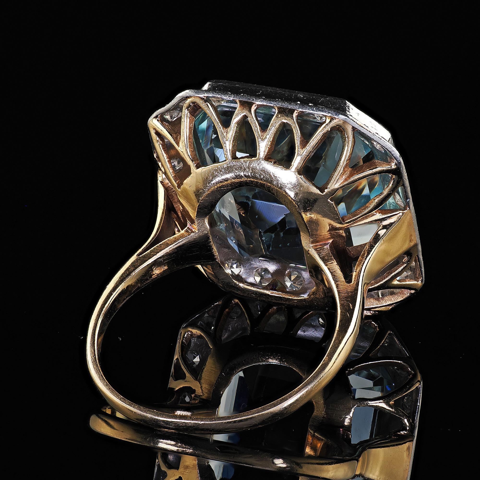 Antiguo anillo de cóctel eduardiano de oro de 14 quilates y platino con aguamarina y diamantes en venta 2