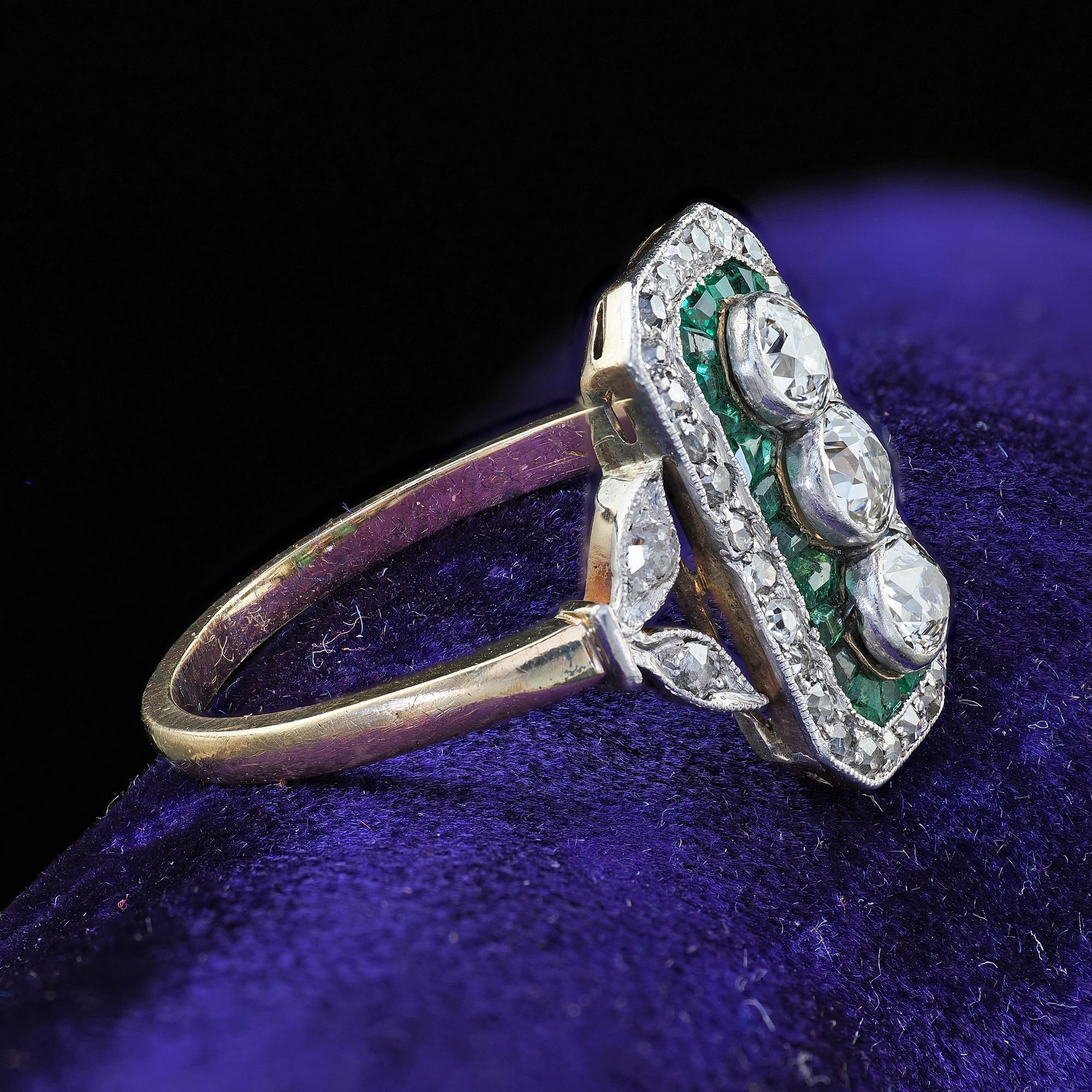 Antique Edwardian 14K Gold and Platinum Old Cut Diamond Emerald Shield Ring In Good Condition In Great Neck, NY