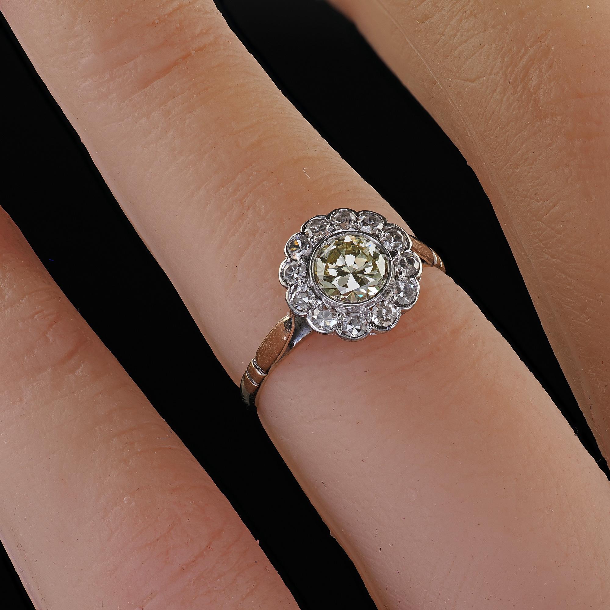Bague de fiançailles édouardienne ancienne en or 14 carats et platine avec diamant européen ancien en vente 4