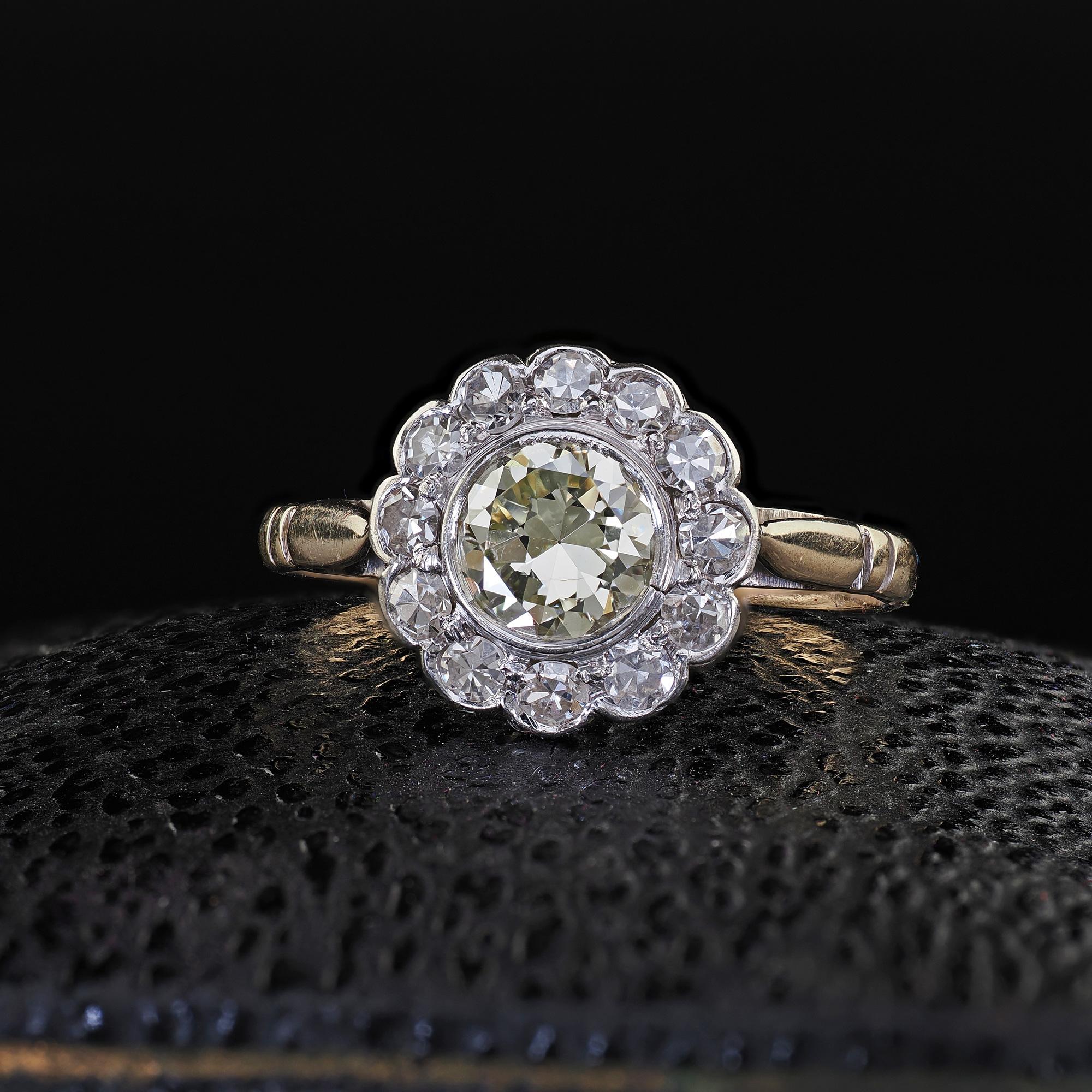 Magnifique bague de fiançailles ancienne Edwardian en or 14K et platine avec diamant européen. Cette magnifique bague de fiançailles Art déco en diamant de taille européenne est réalisée en or jaune 14k et en platine. La bague est ornée d'un