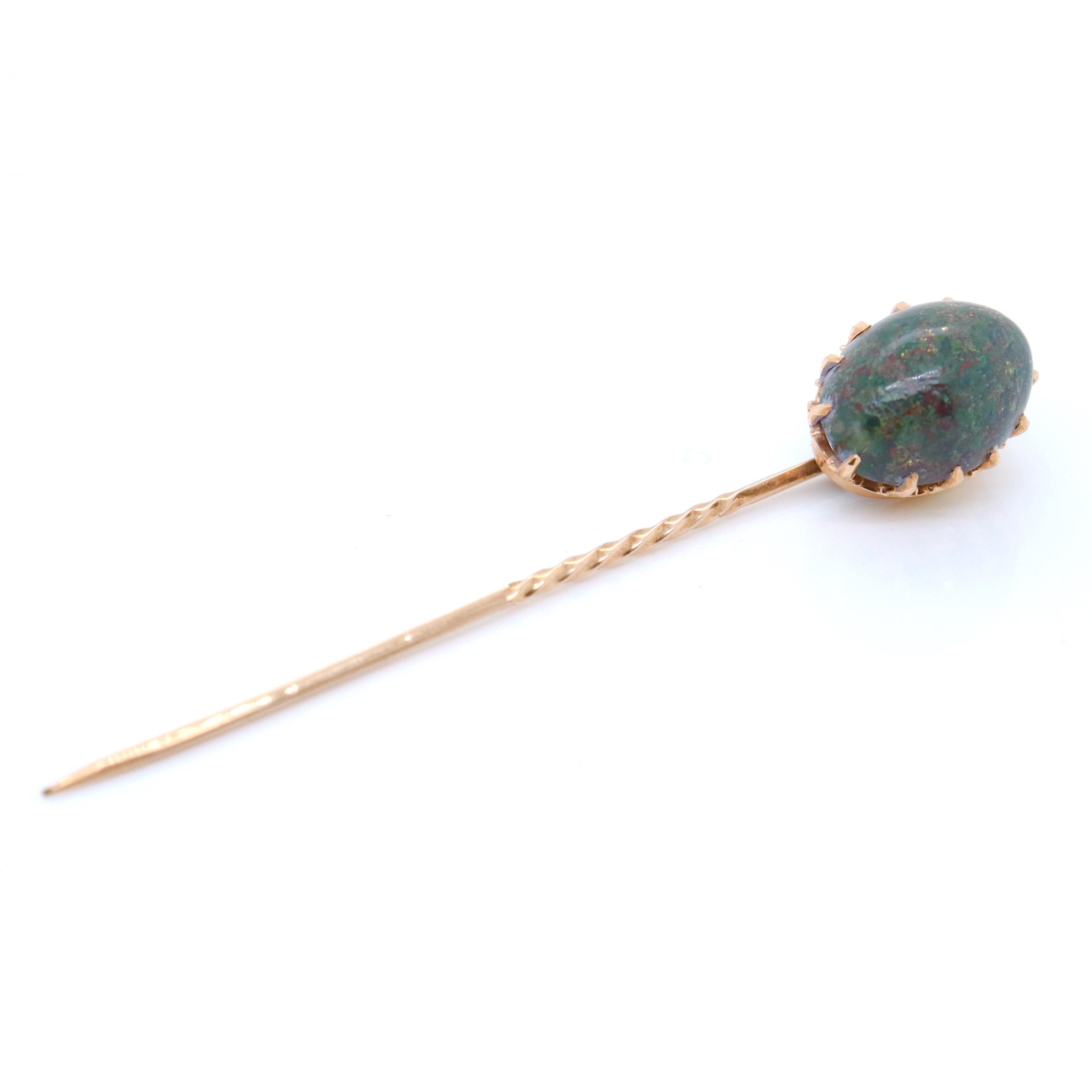 A fine antique gold & bloodstone stick pin.

In 14k gold.

Mounted with a prong set bloodstone cabochon.

Simply a wonderful Edwardian stick pin!

Date:
ca. 1910

Overall Condition:
It is in overall good, as-pictured, used estate condition with some