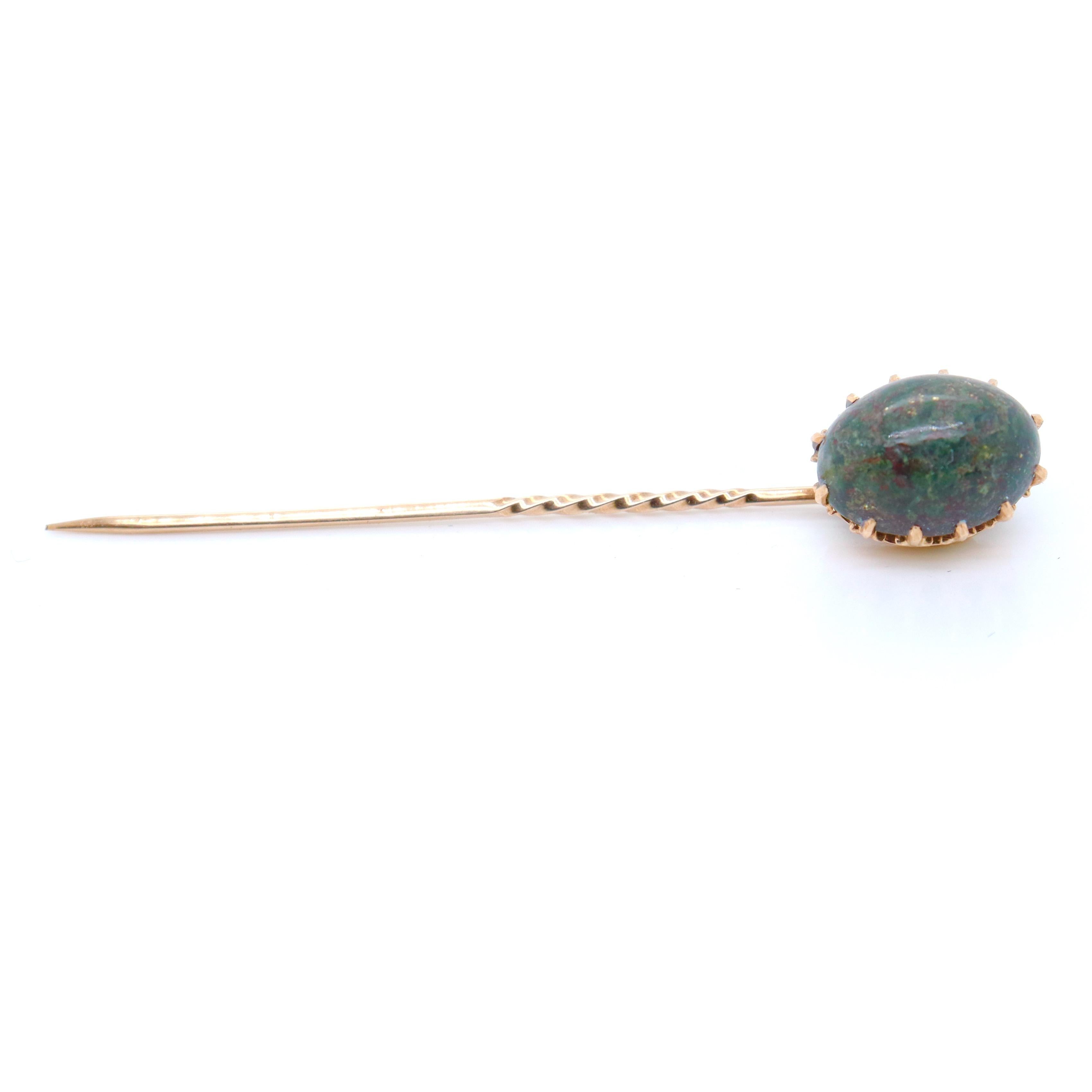 Antique Edwardian 14k Gold and Bloodstone Cabochon Stick Pin In Good Condition For Sale In Philadelphia, PA