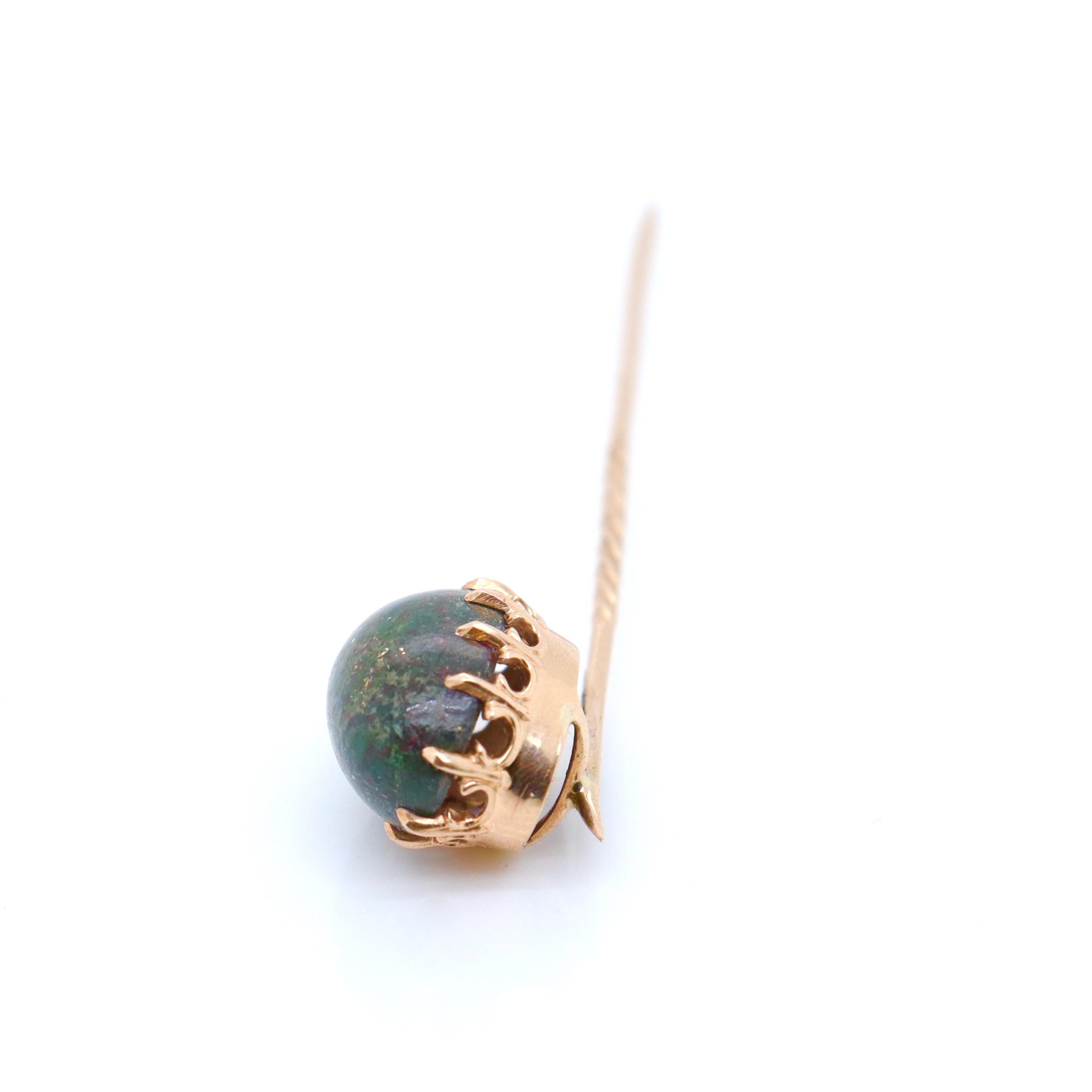 Antique Edwardian 14k Gold and Bloodstone Cabochon Stick Pin For Sale 1