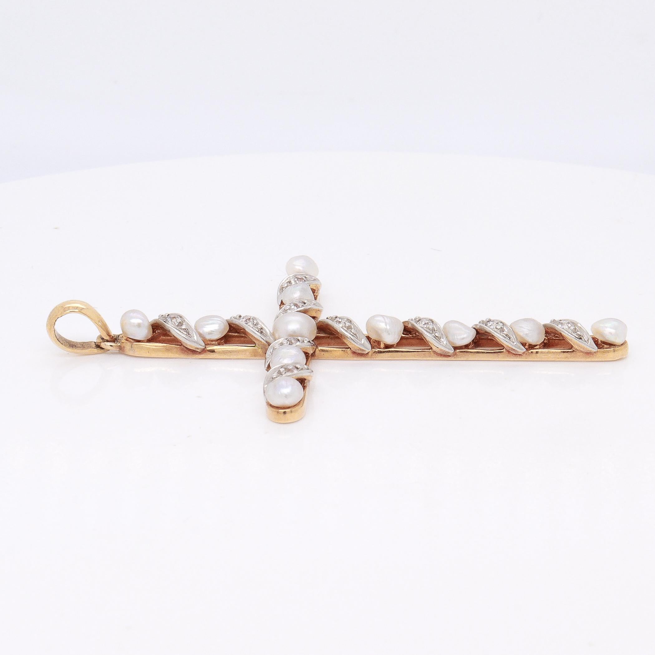 Pendentif croix en or 14K, diamants et perles baroques de style édouardien ancien en vente 2