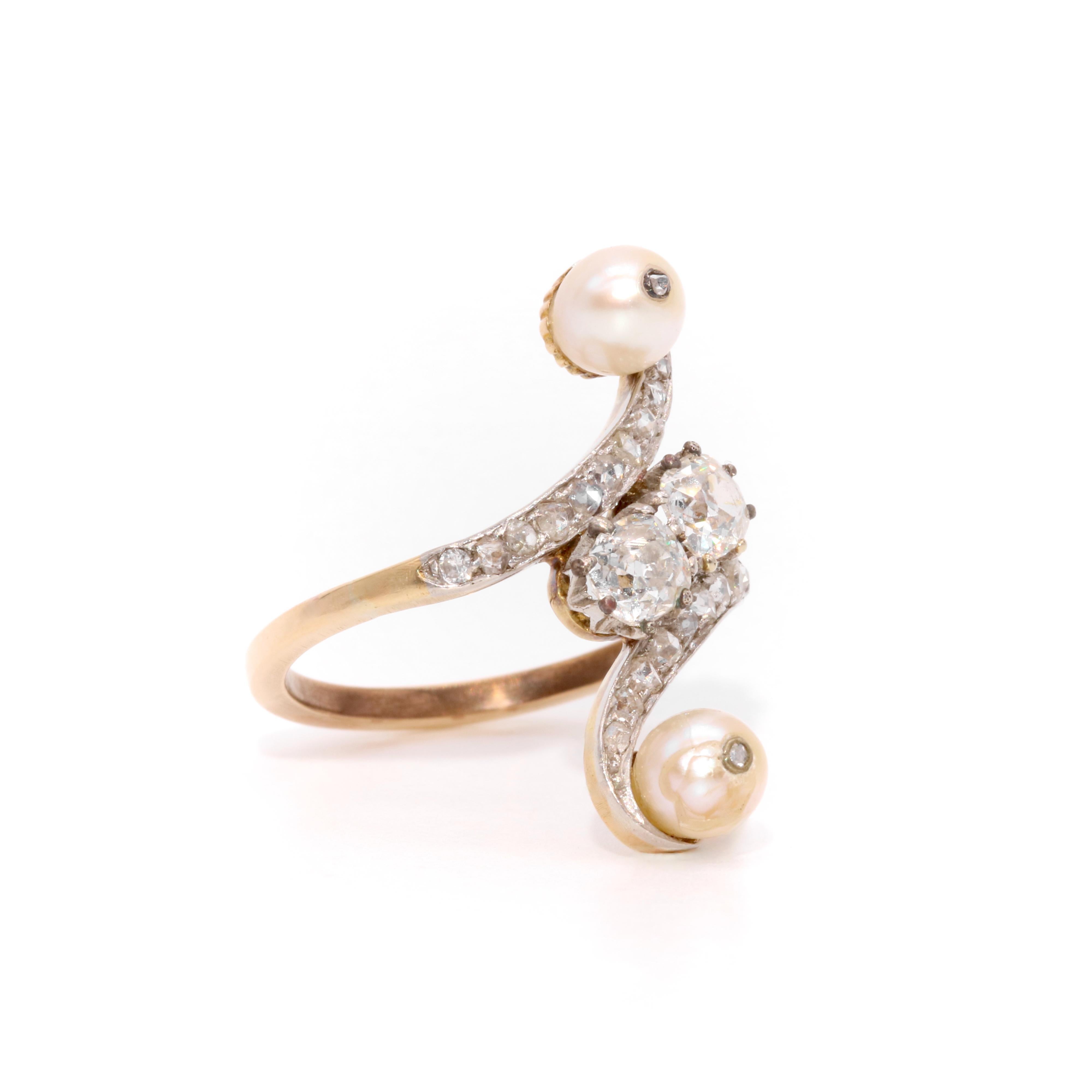 Antiguo anillo eduardiano de oro de 14 quilates y platino con diamante talla antigua y perla de 0,81 quilates en Bastante bueno estado para la venta en Staines-Upon-Thames, GB