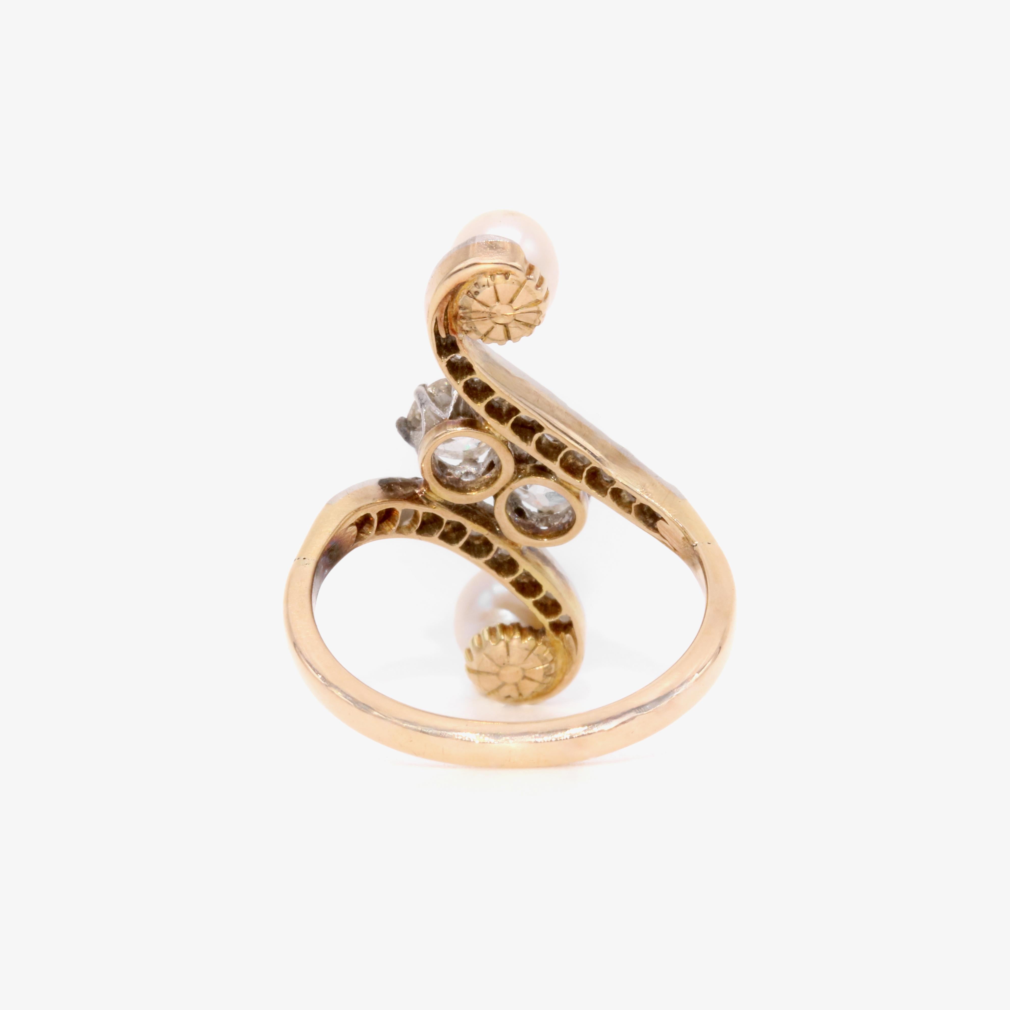 Antiguo anillo eduardiano de oro de 14 quilates y platino con diamante talla antigua y perla de 0,81 quilates en venta 1