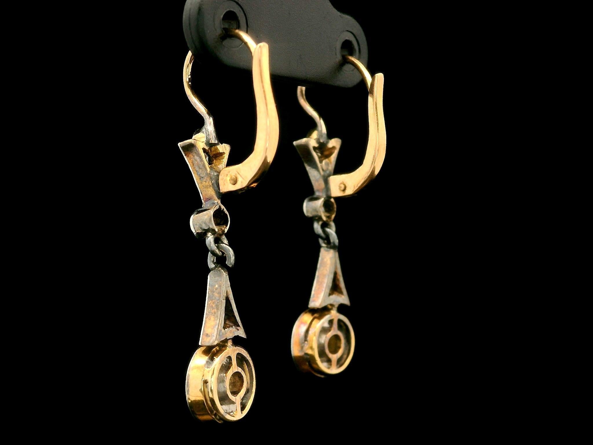 Donna Antichi orecchini pendenti a fiore di tulipano in oro 14k e platino in vendita
